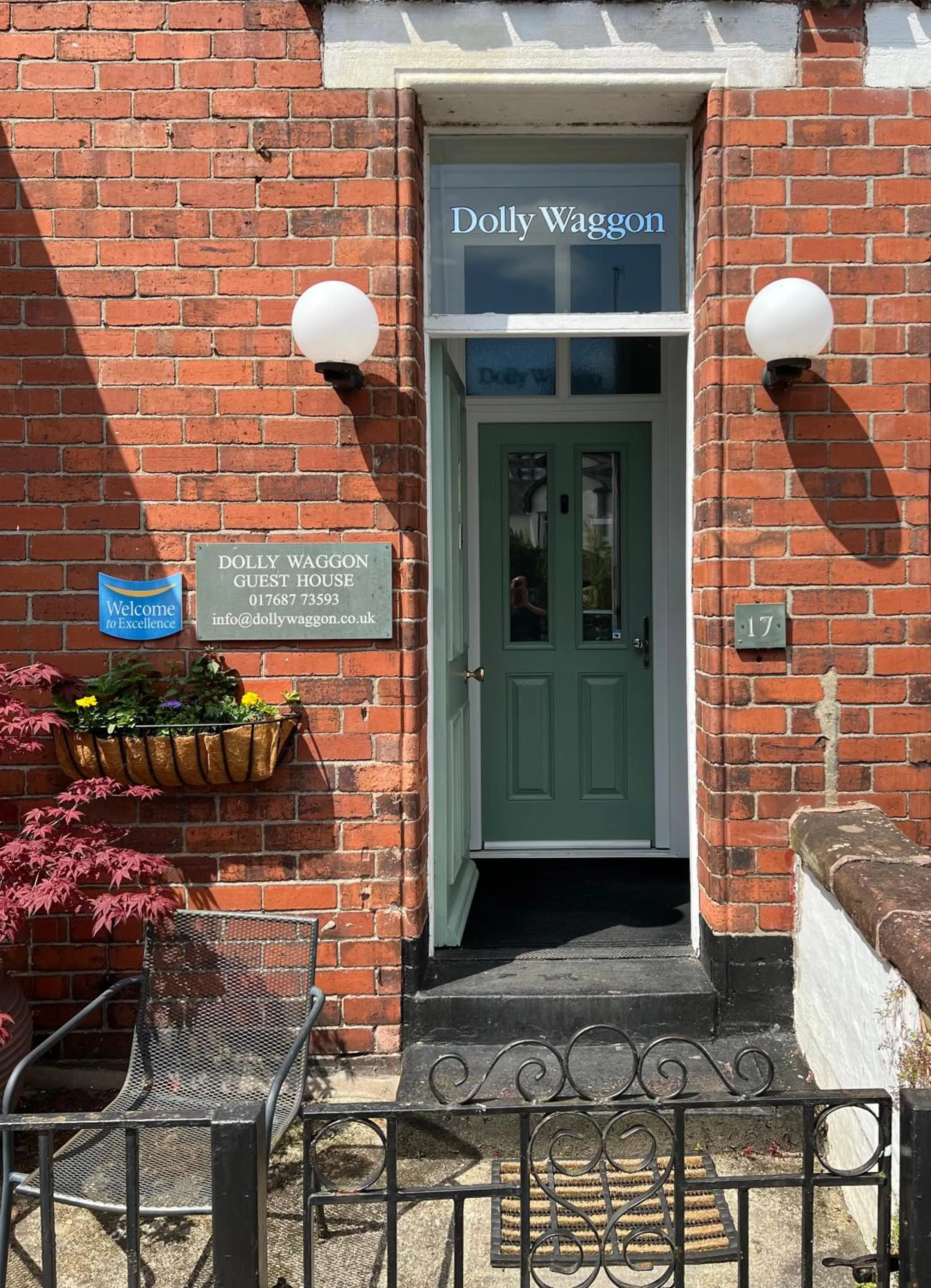 Facade/entrance in Dolly Waggon Guest House