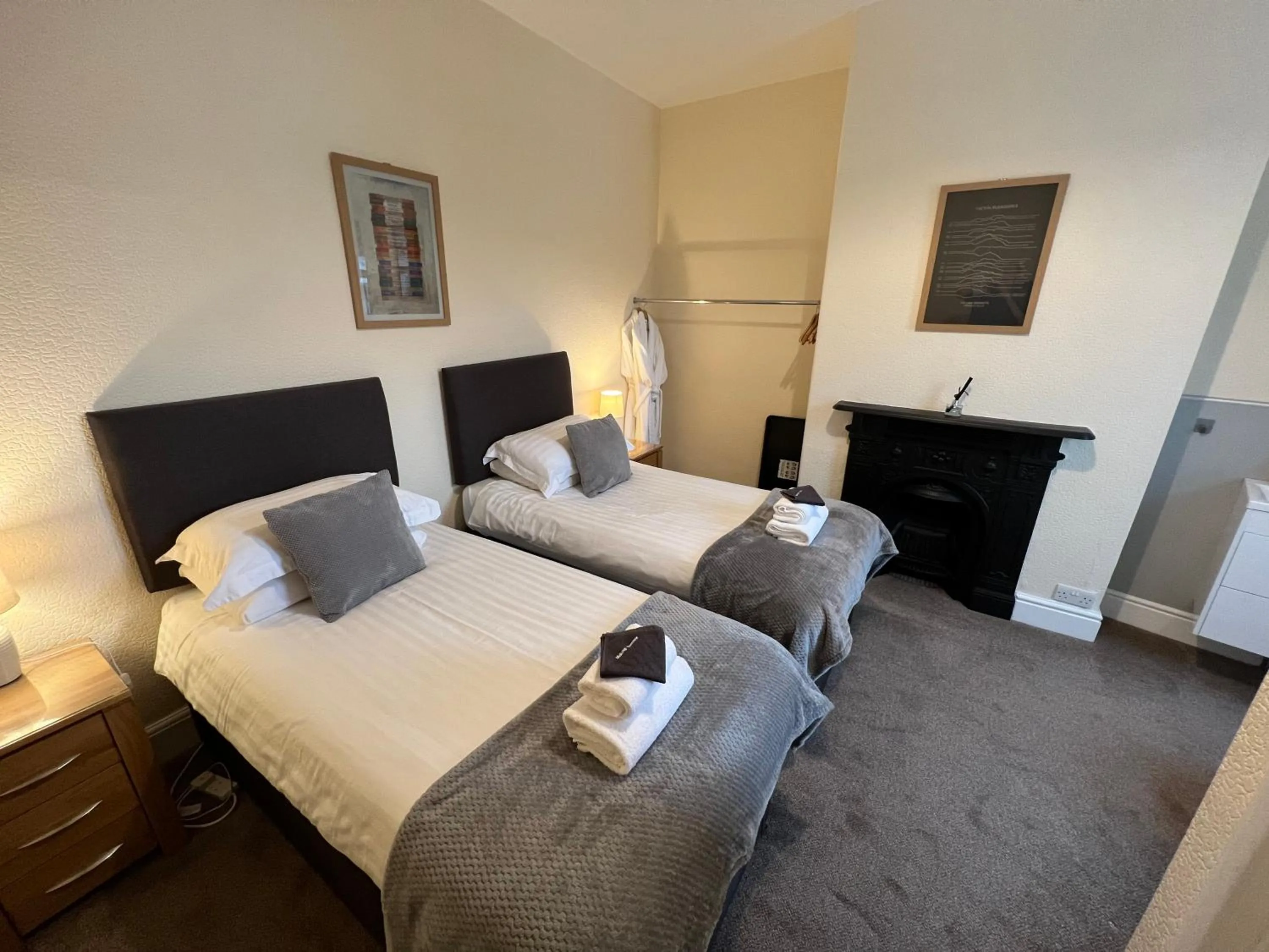 Bed in Dolly Waggon Guest House