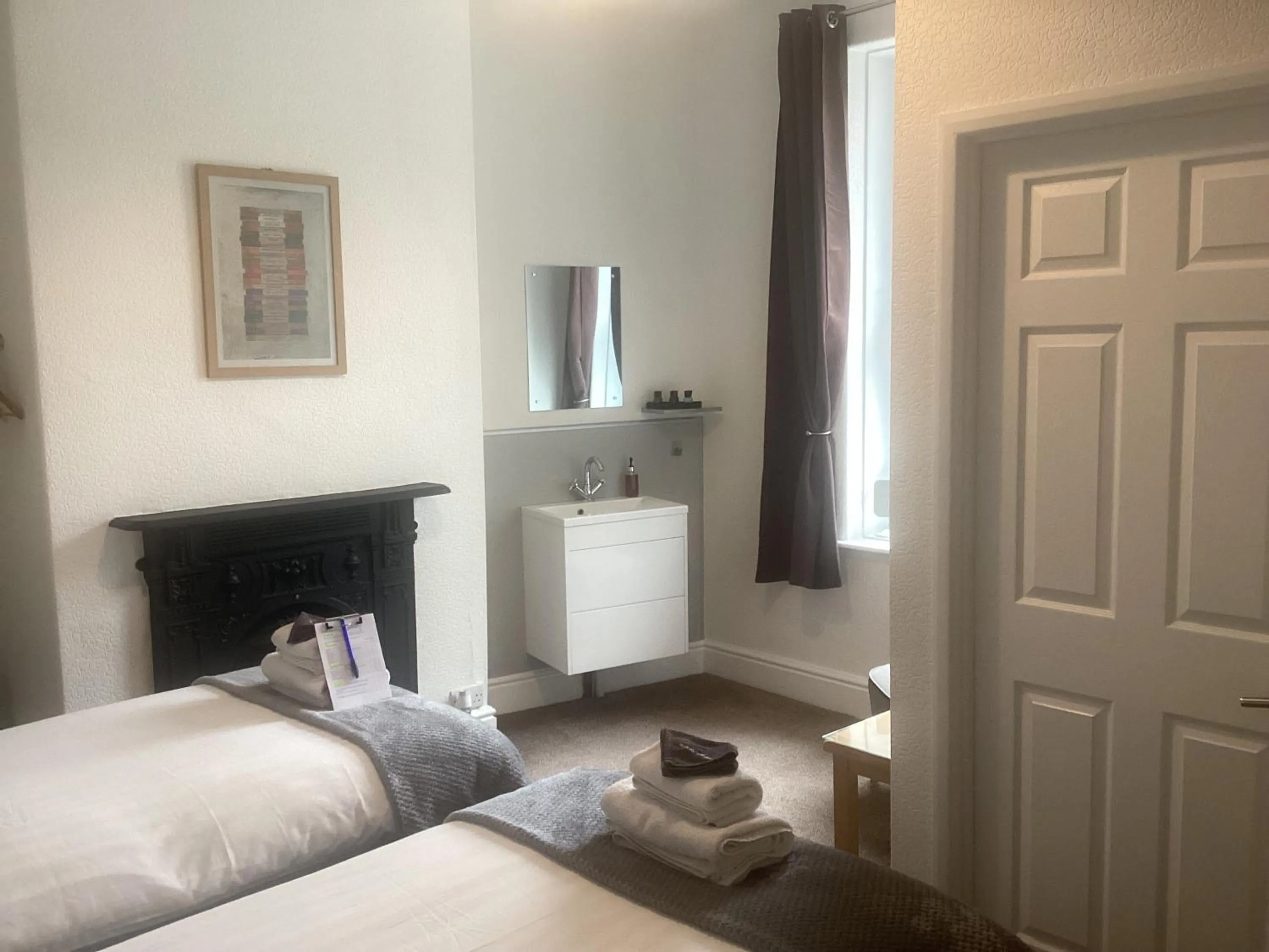 Bed in Dolly Waggon Guest House