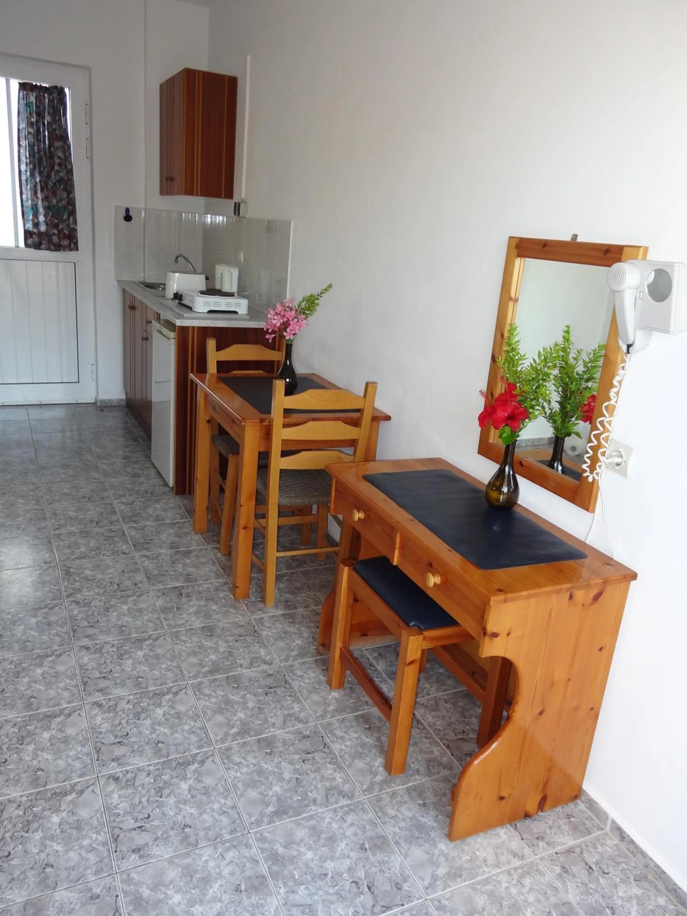 Coffee/tea facilities in Michalis Studios & Apartments