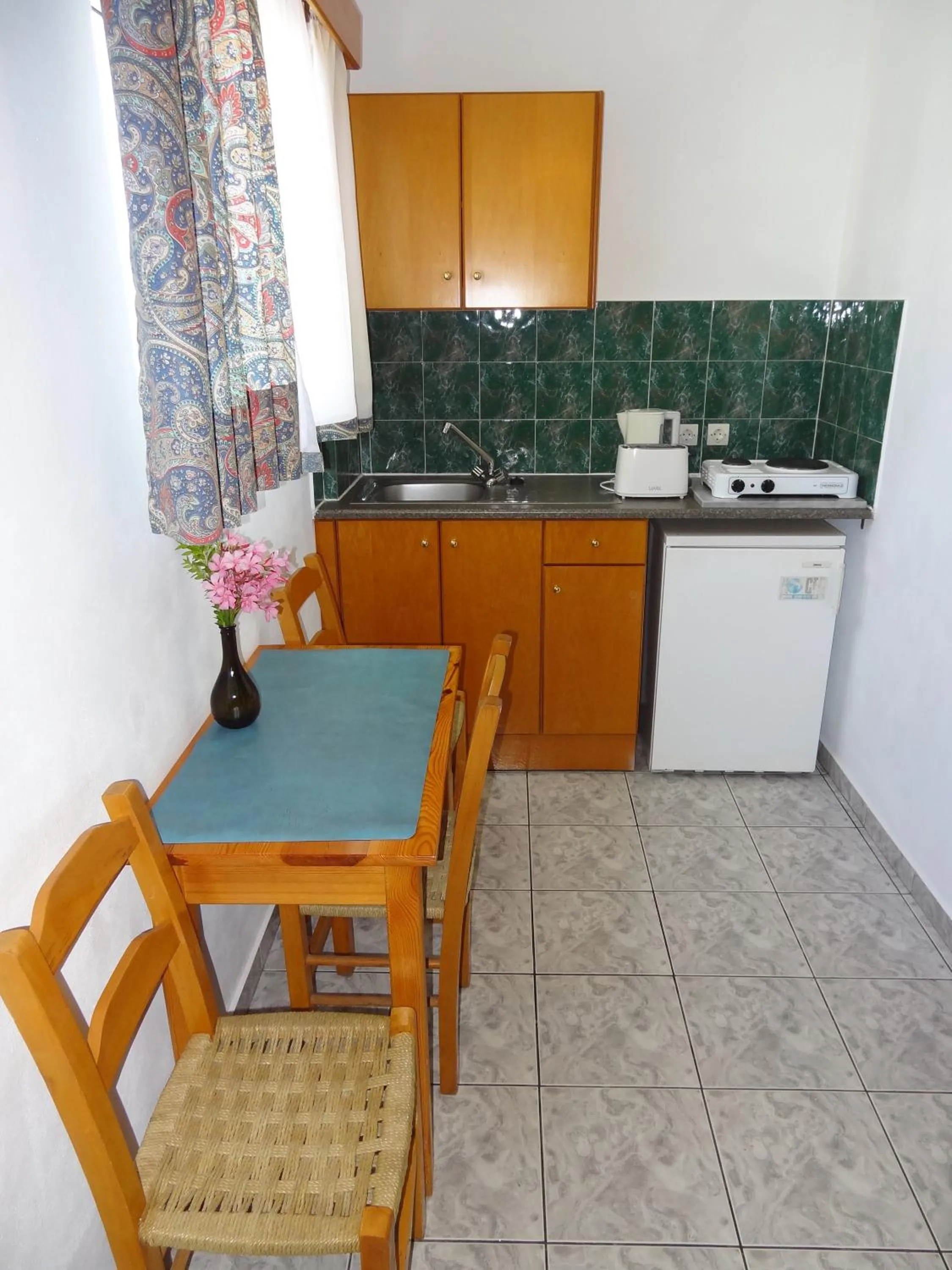 Coffee/tea facilities in Michalis Studios & Apartments