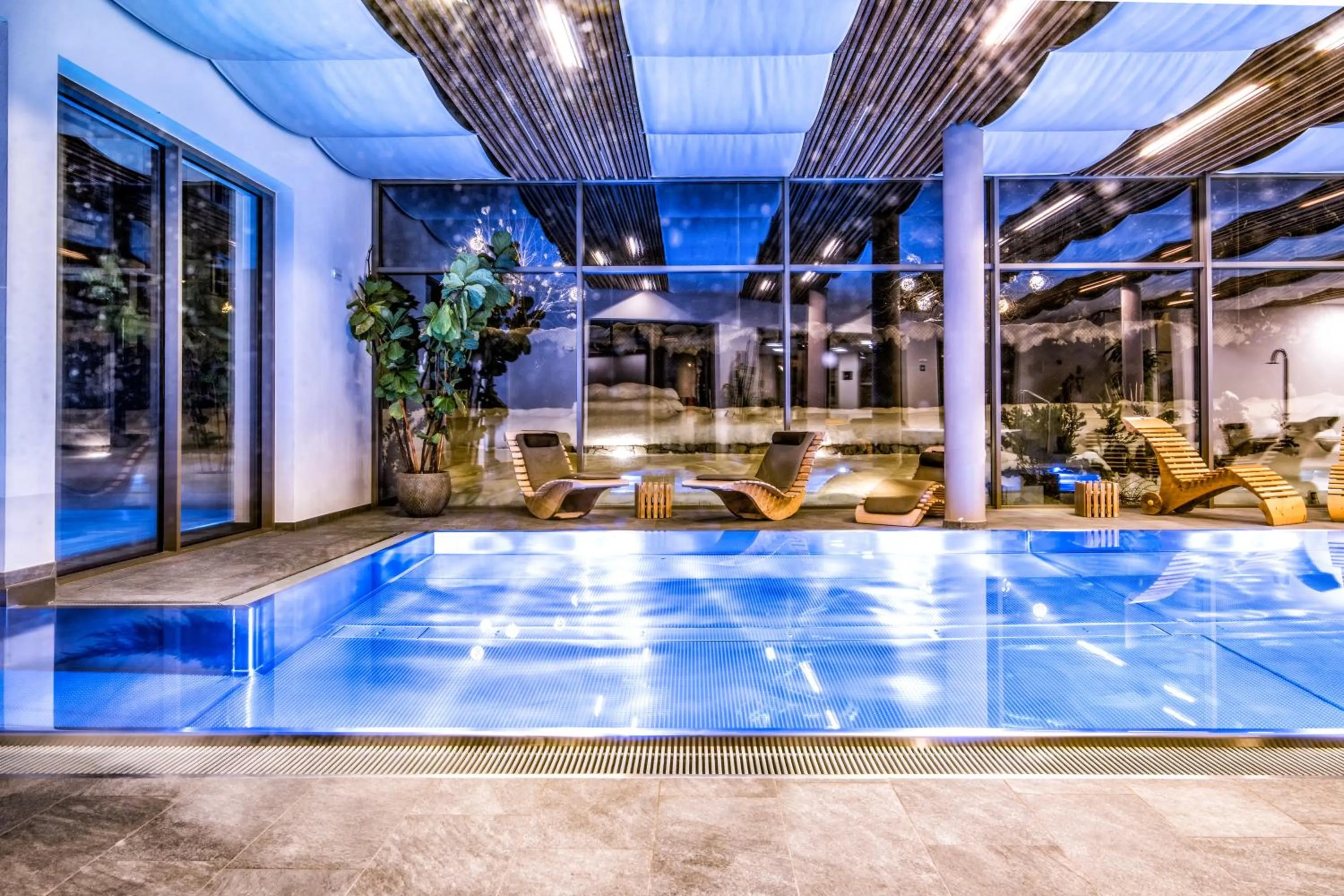 Swimming pool in Sporthotel Zoll