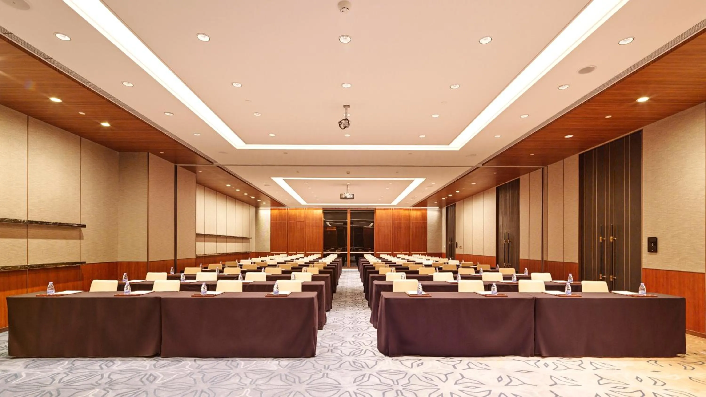 Meeting/conference room in InterContinental Guangzhou Exhibition Center by IHG