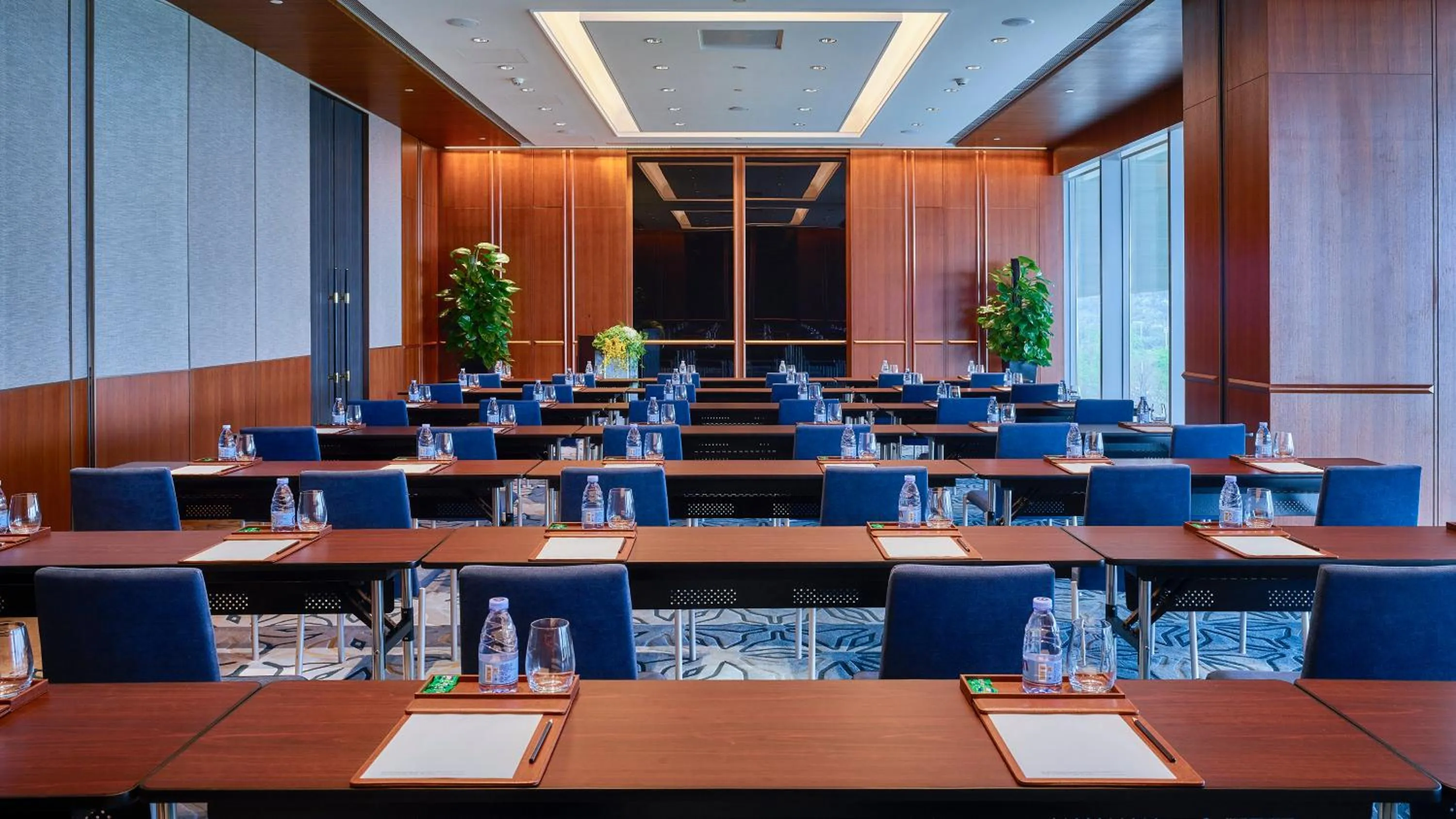 Meeting/conference room in InterContinental Guangzhou Exhibition Center by IHG