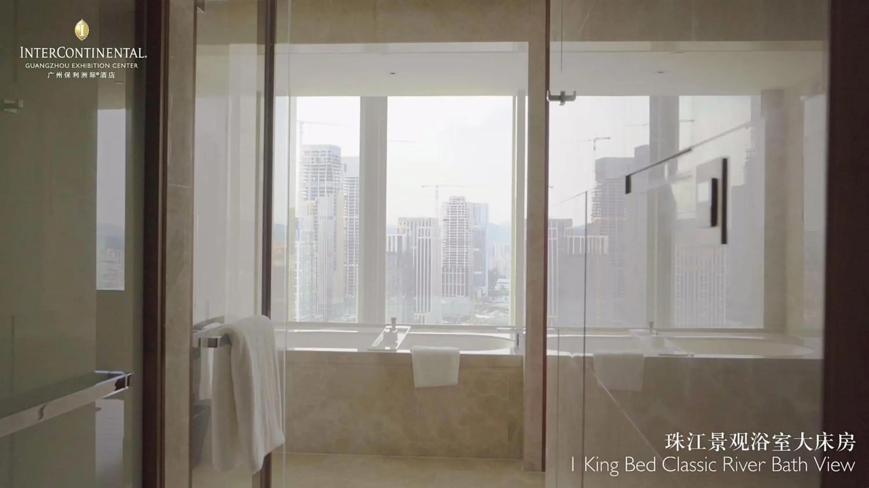 Premium King Room with Bath and River View in InterContinental Guangzhou Exhibition Center by IHG Premium King Room with Bath and River View in InterContinental Guangzhou Exhibition Center by IHG