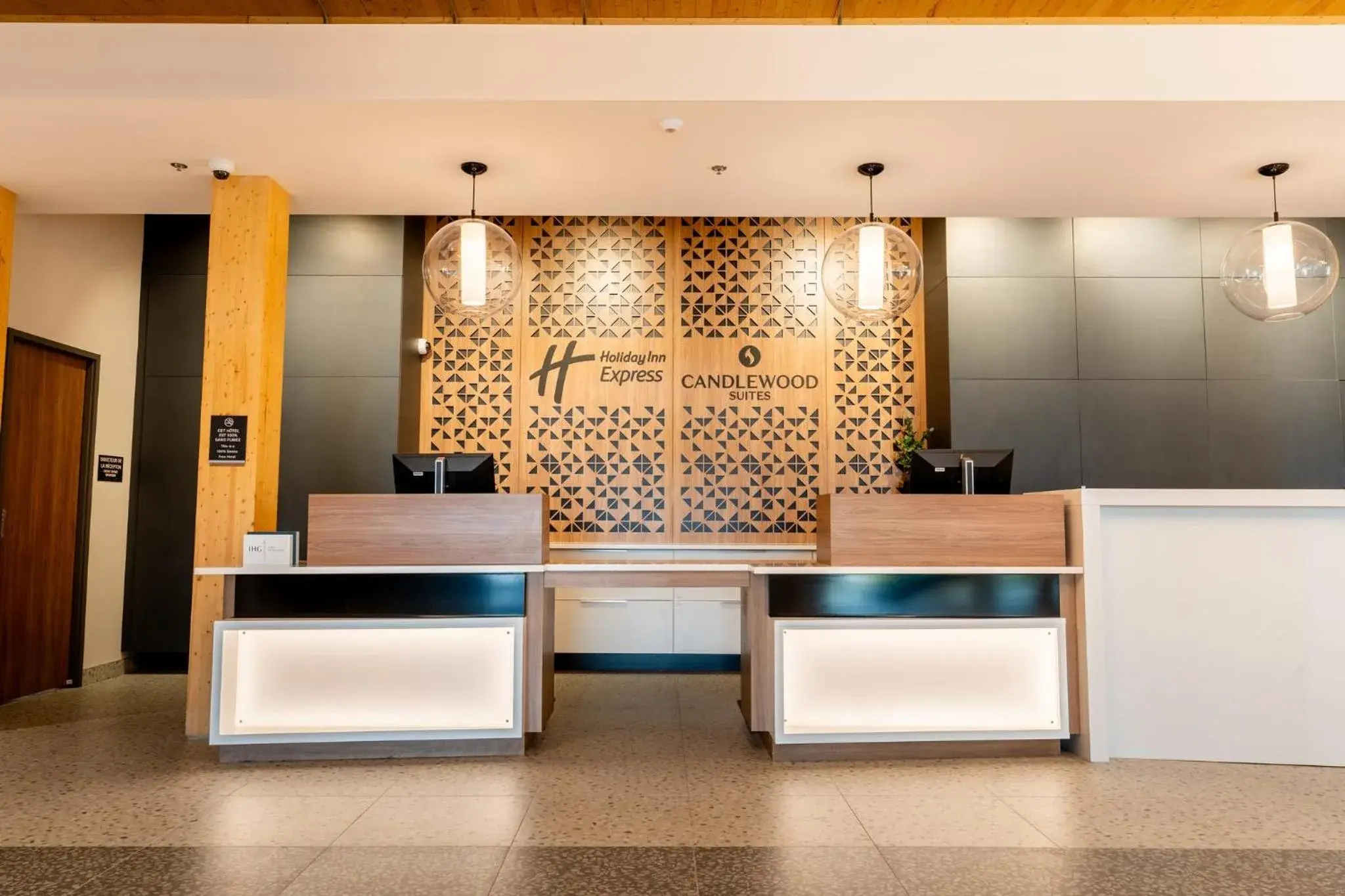 Property building in Holiday Inn Express & Suites - Trois Rivieres Ouest by IHG Property building in Holiday Inn Express & Suites - Trois Rivieres Ouest by IHG