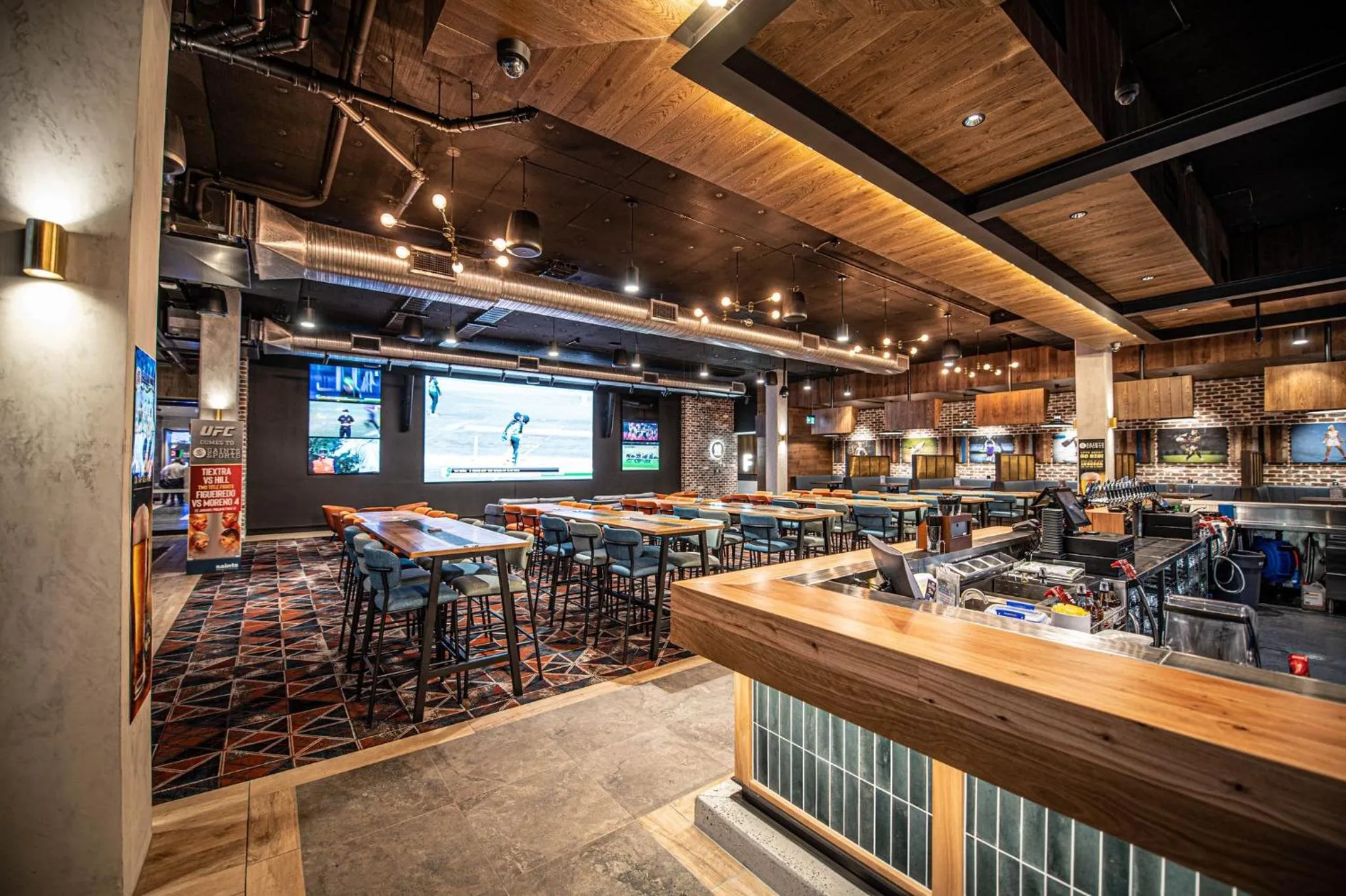 Lounge or bar in Holiday Inn Sydney St Marys by IHG