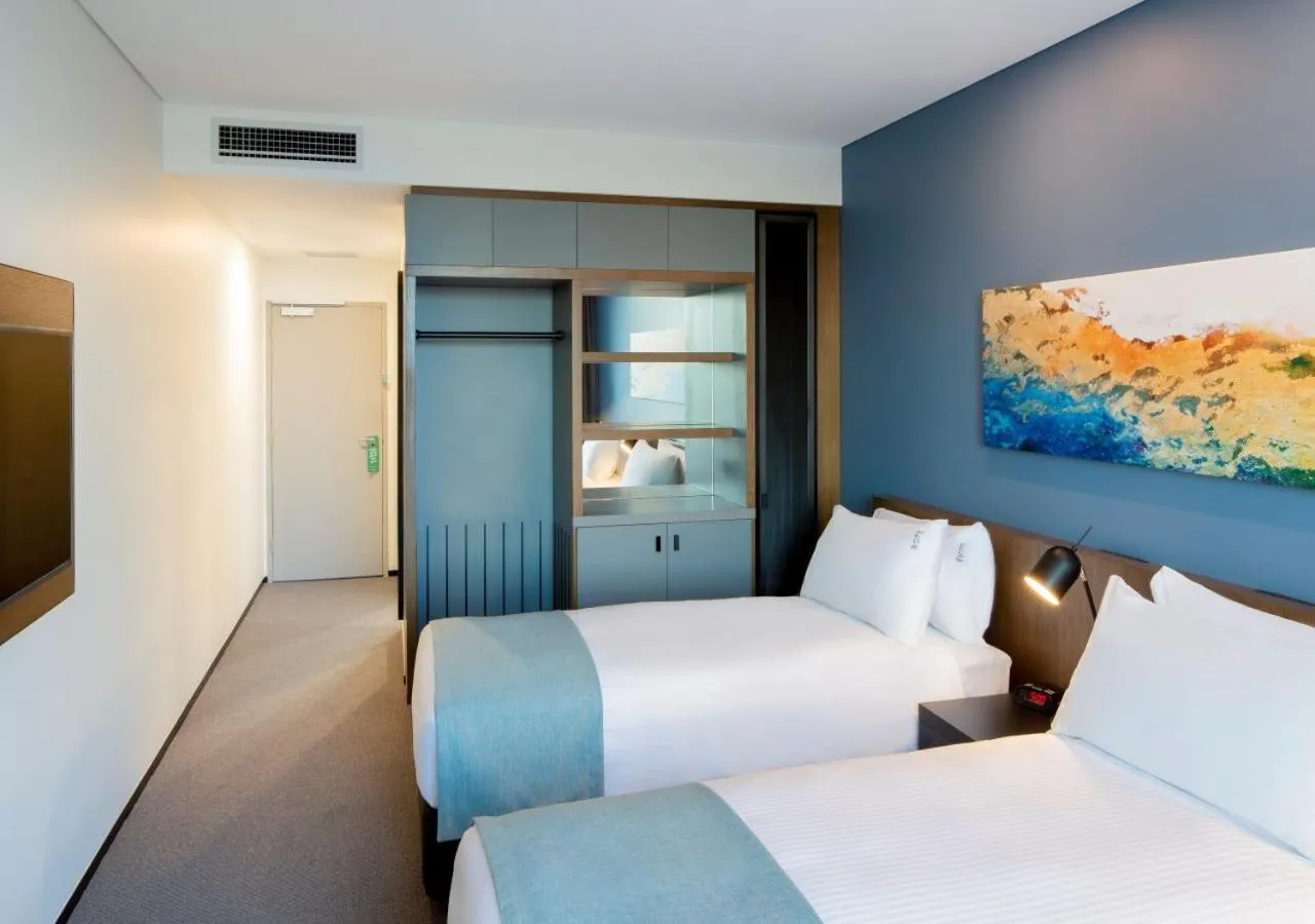 Guests, Bed in Holiday Inn Sydney St Marys by IHG