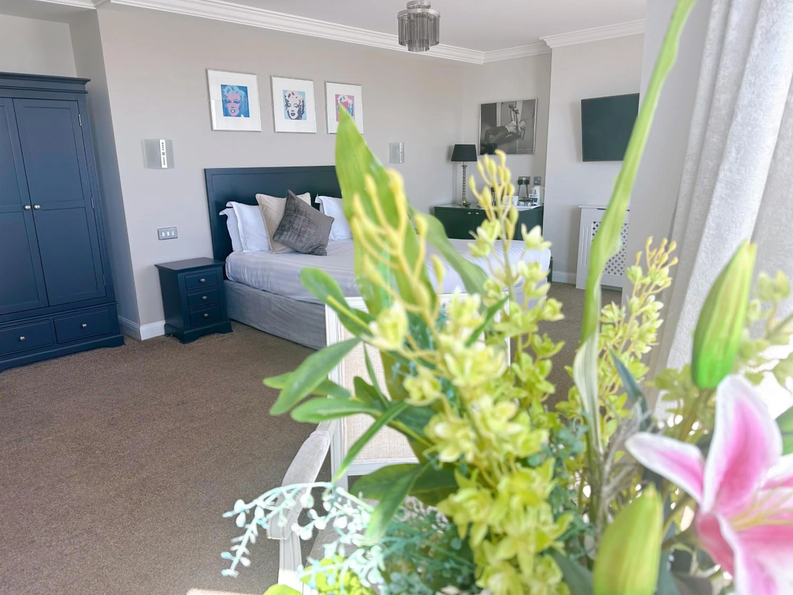 Bedroom, Bed in Legends Hotel