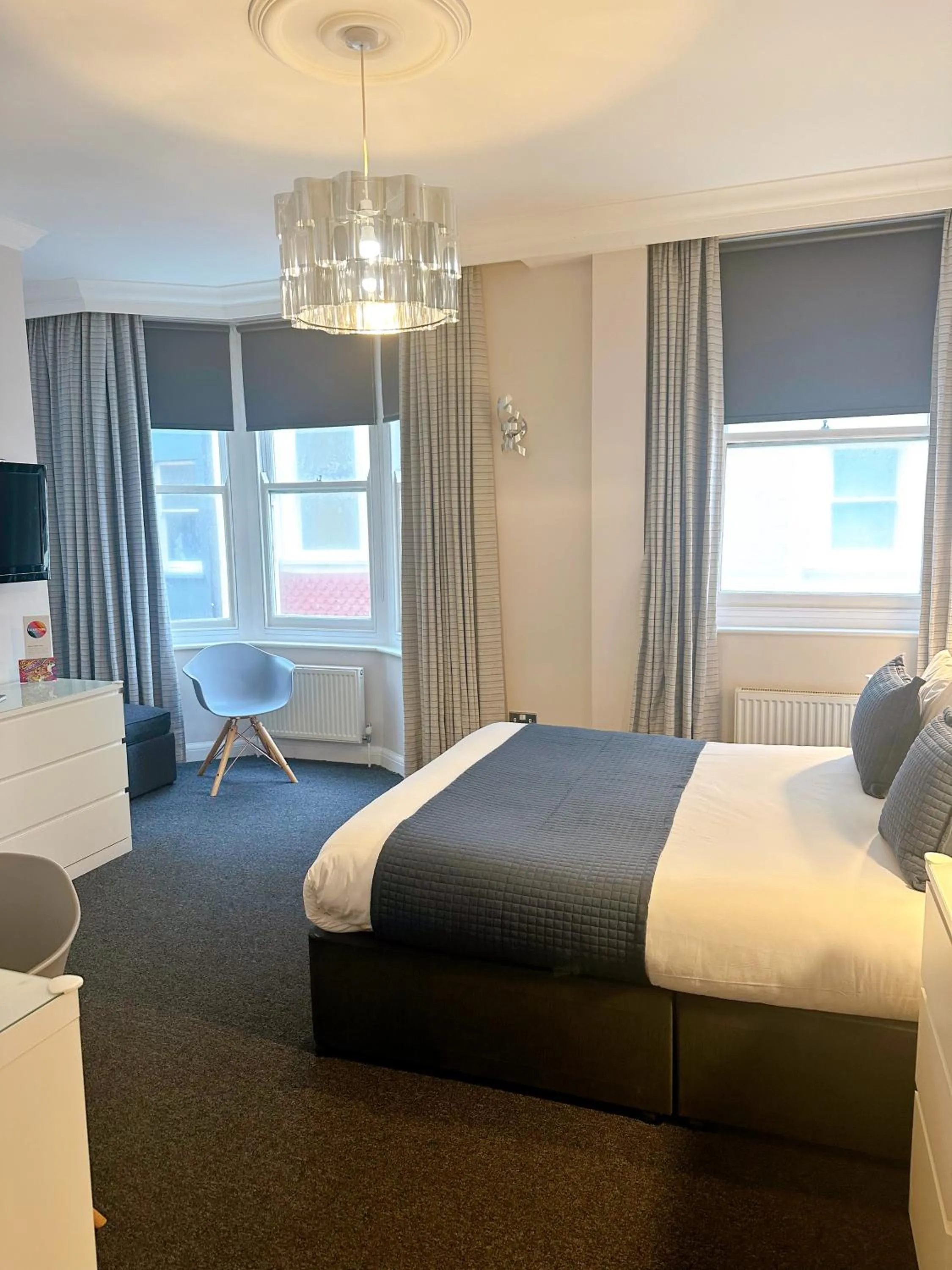 Photo of the whole room, Bed in Legends Hotel