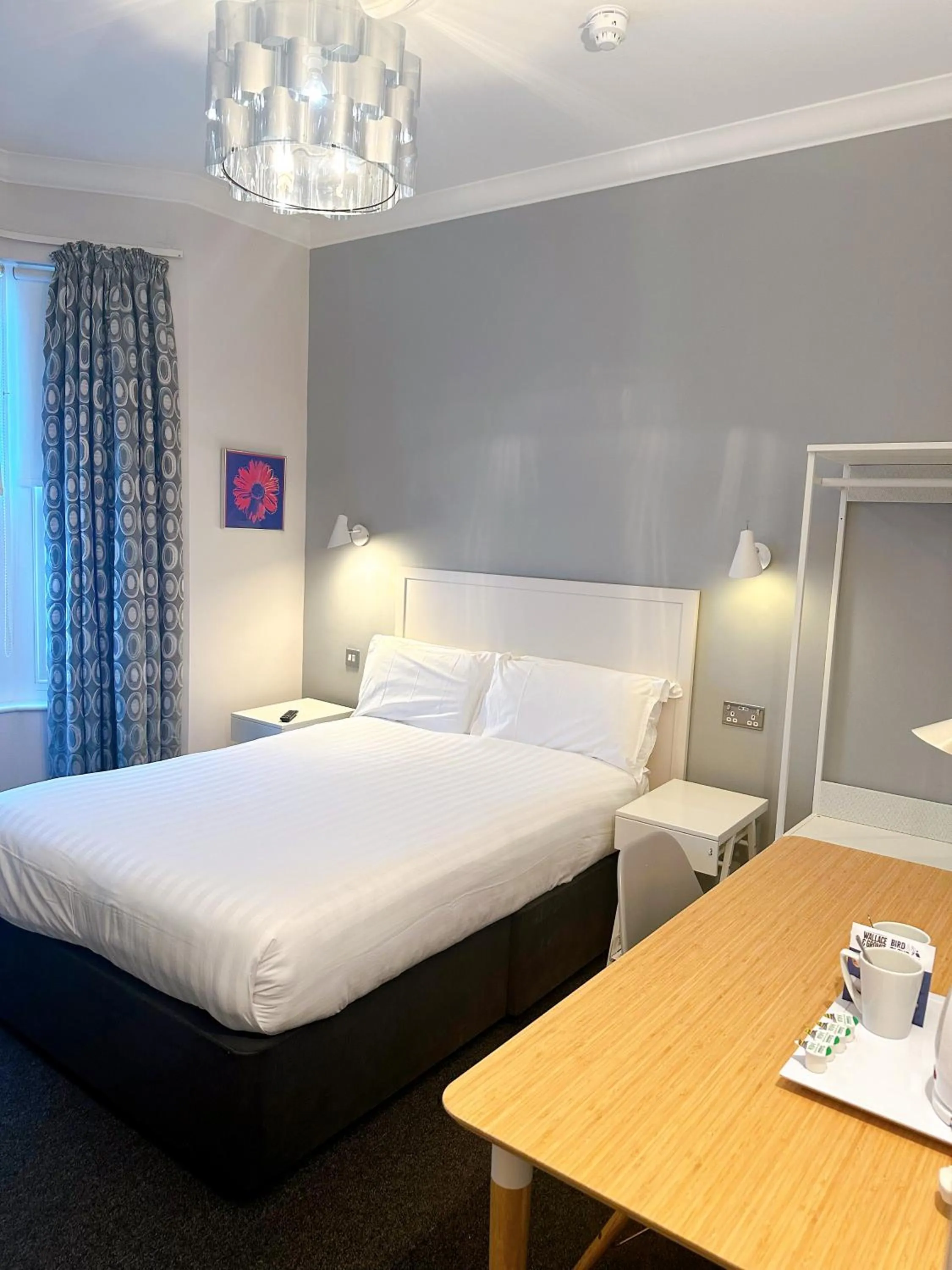 Bedroom, Bed in Legends Hotel