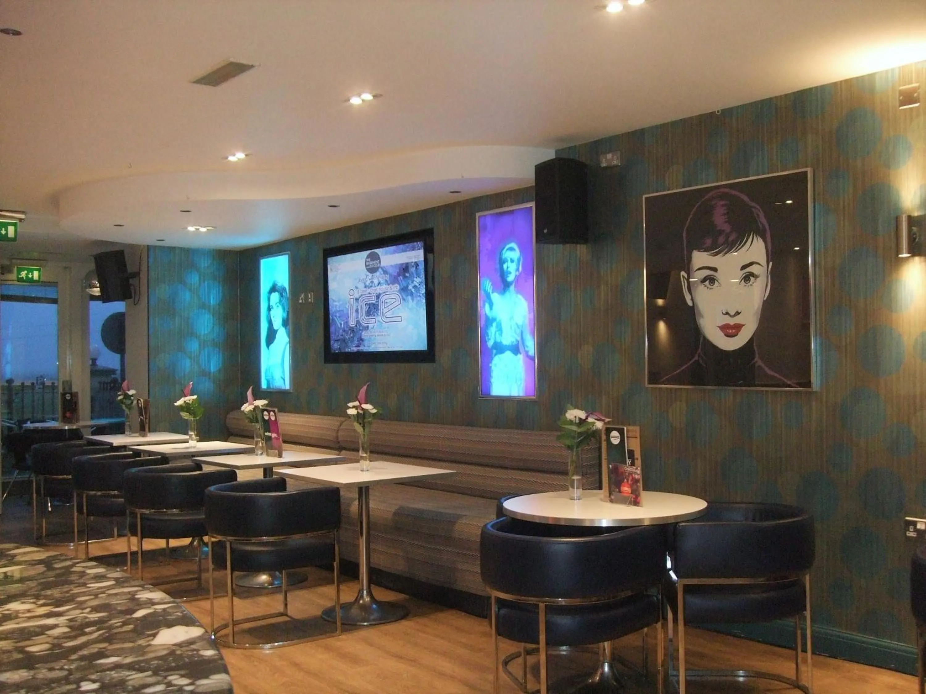 Restaurant/places to eat in Legends Hotel