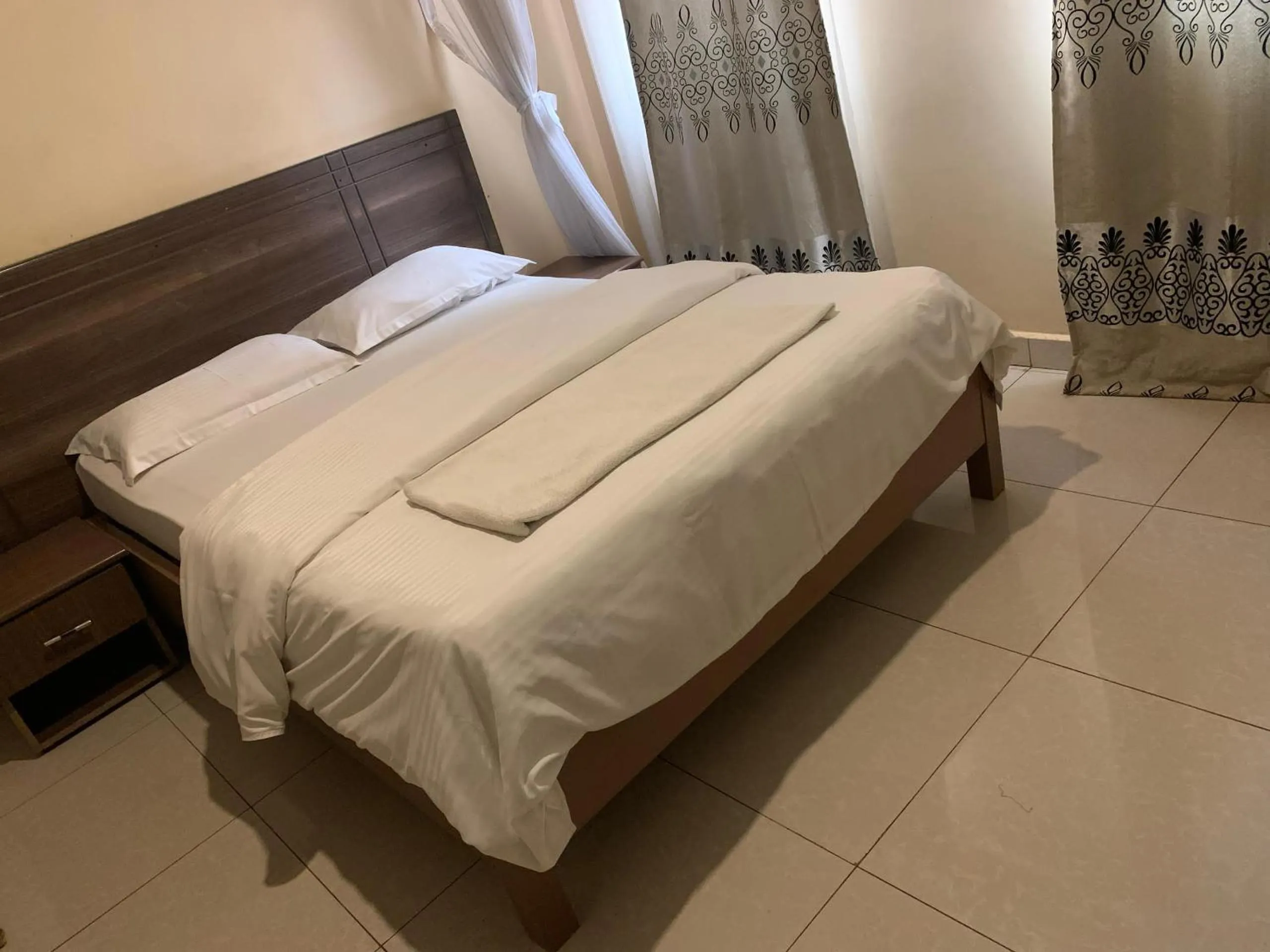 Bed in Agenda 2000 Hotels Ltd