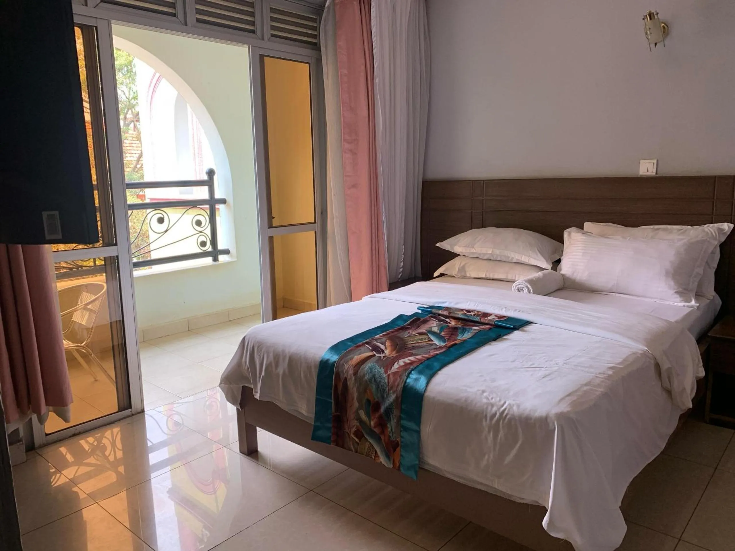 Bed in Agenda 2000 Hotels Ltd