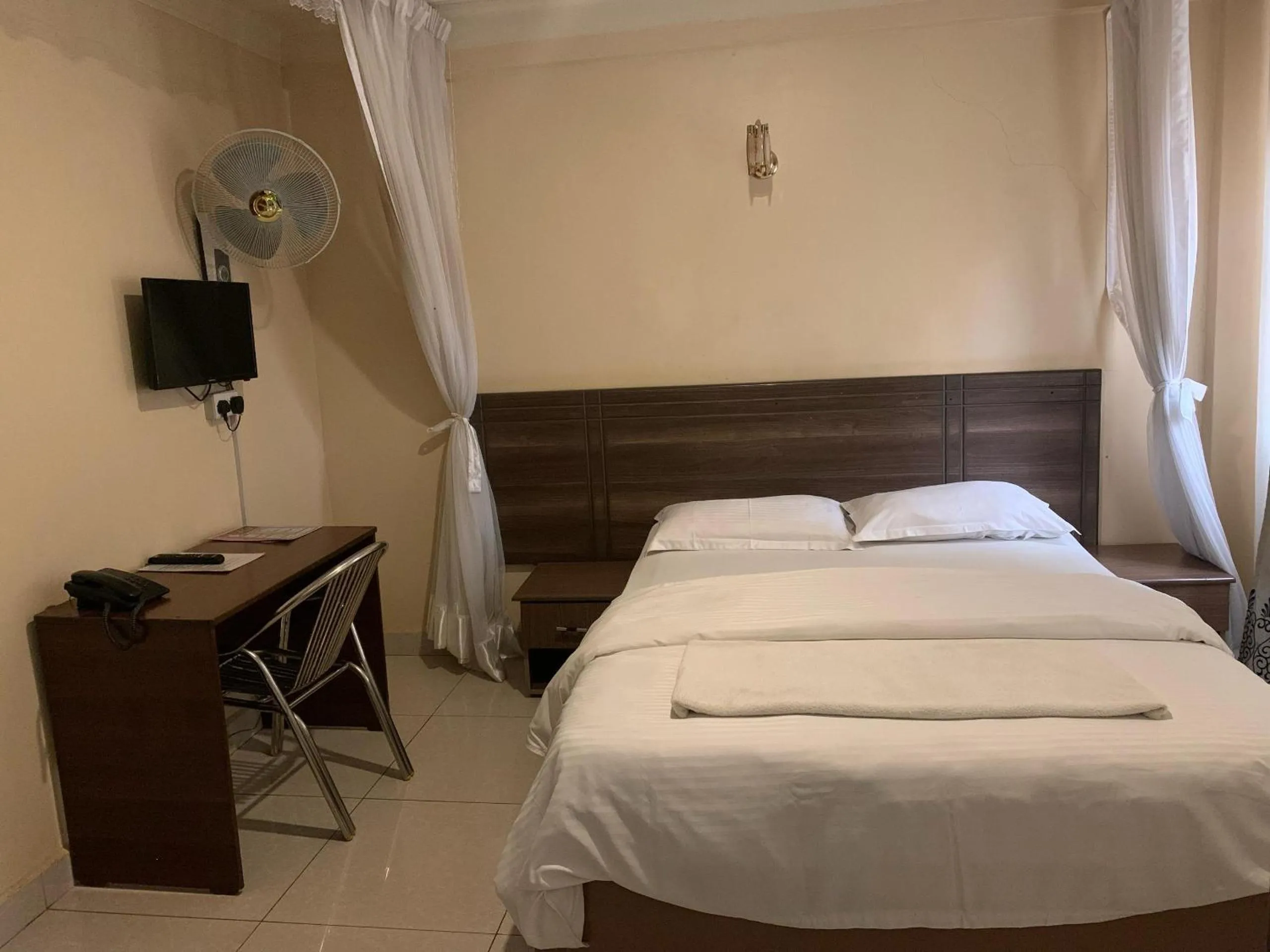 Bed in Agenda 2000 Hotels Ltd