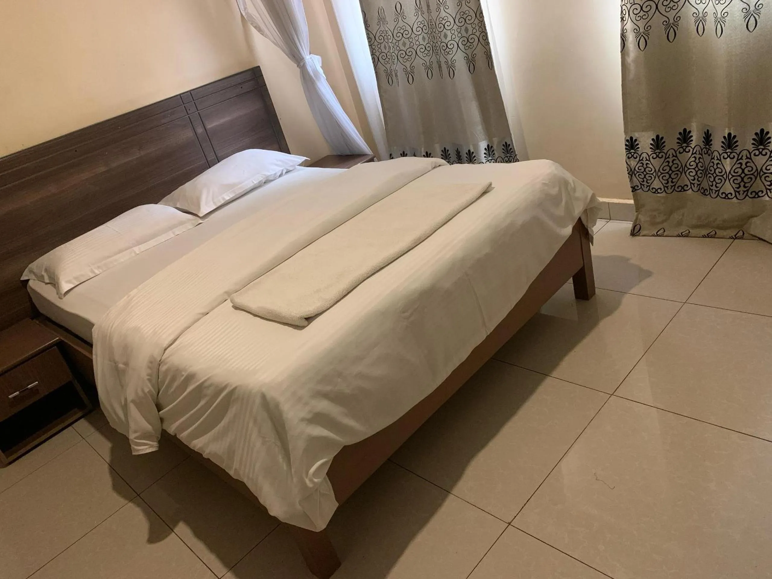 Bed in Agenda 2000 Hotels Ltd