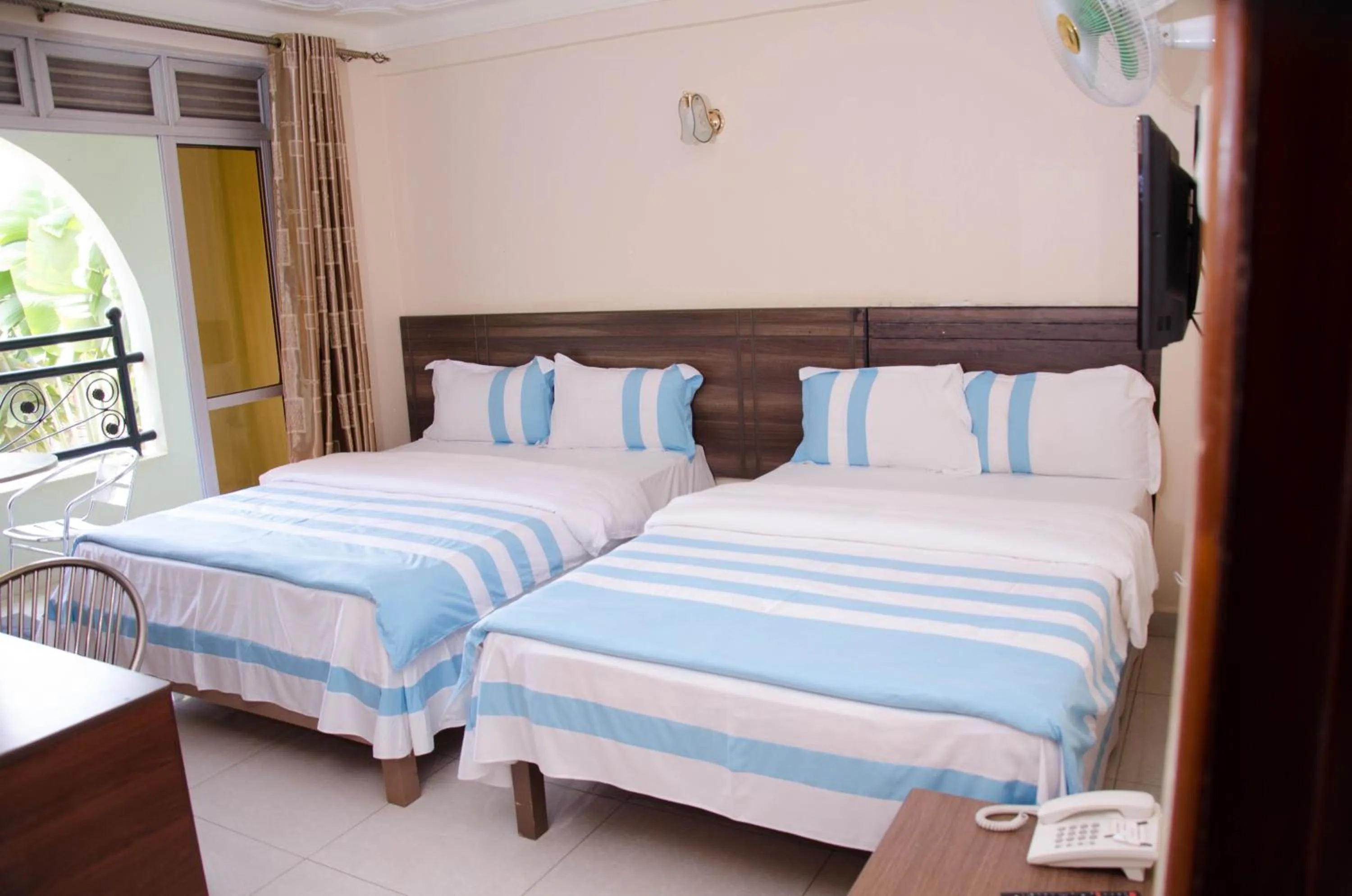 Bed in Agenda 2000 Hotels Ltd