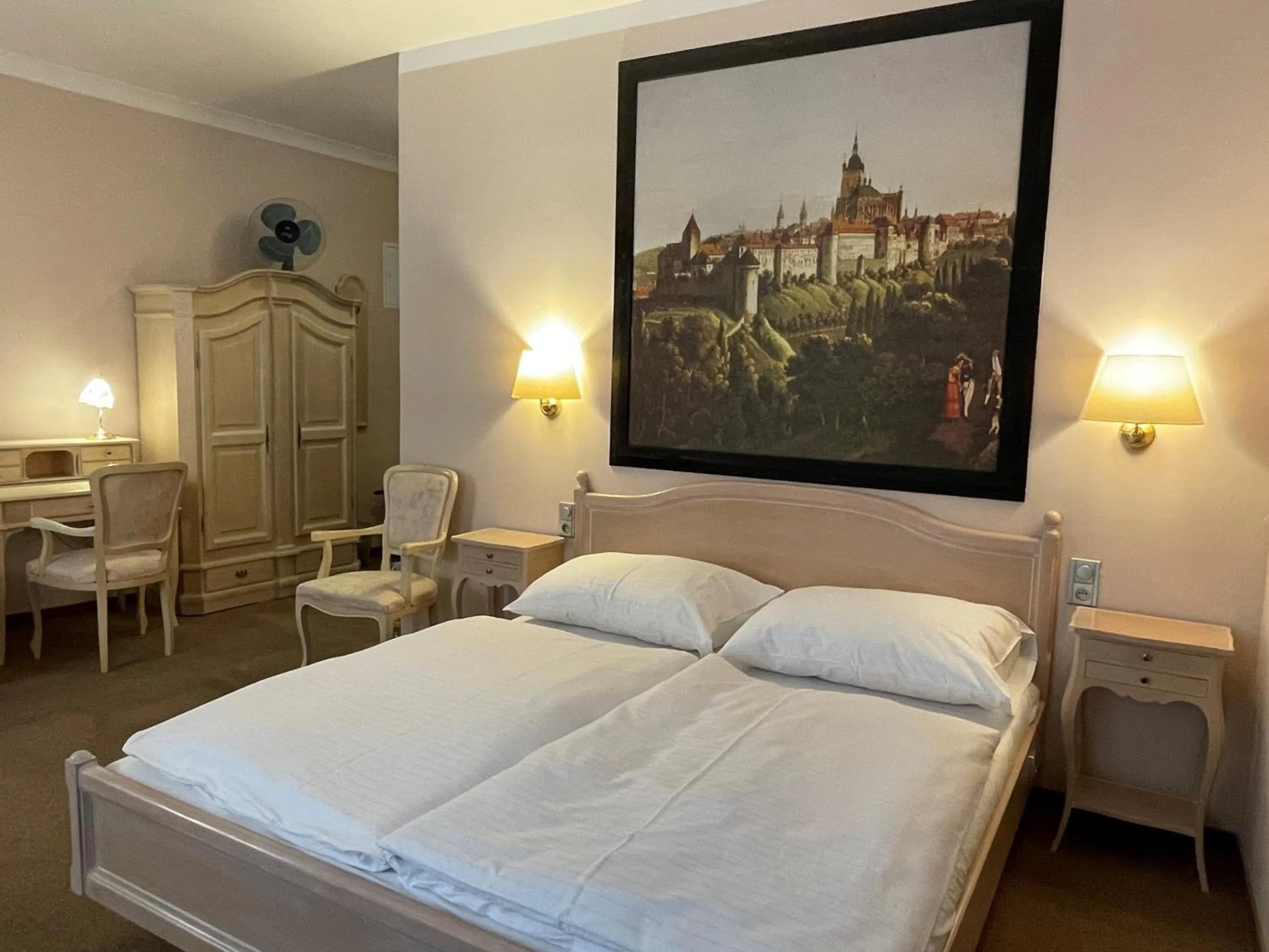 Photo of the whole room, Bed in U Cervene zidle - Red Chair Hotel