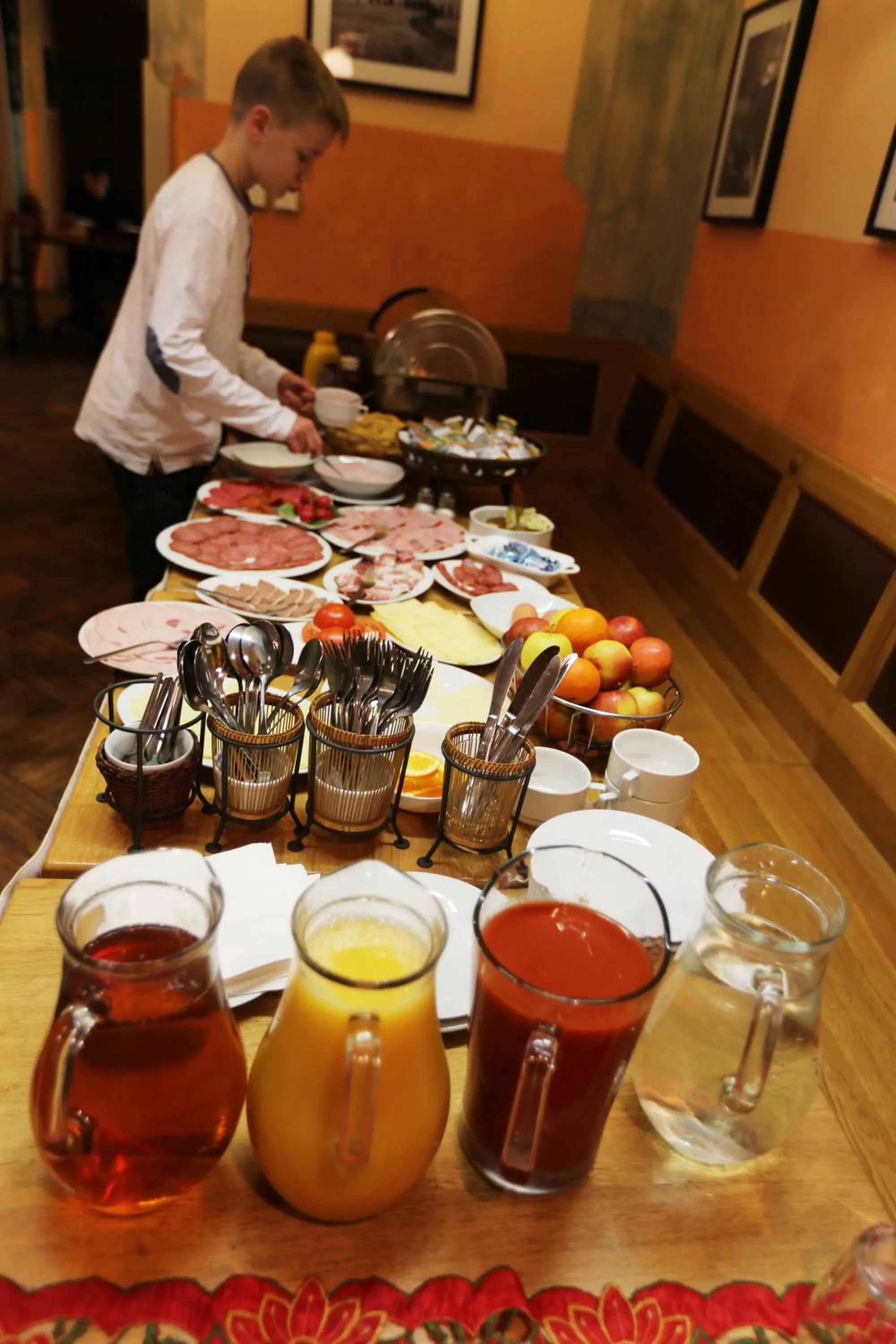 Food and drinks in U Cervene zidle - Red Chair Hotel