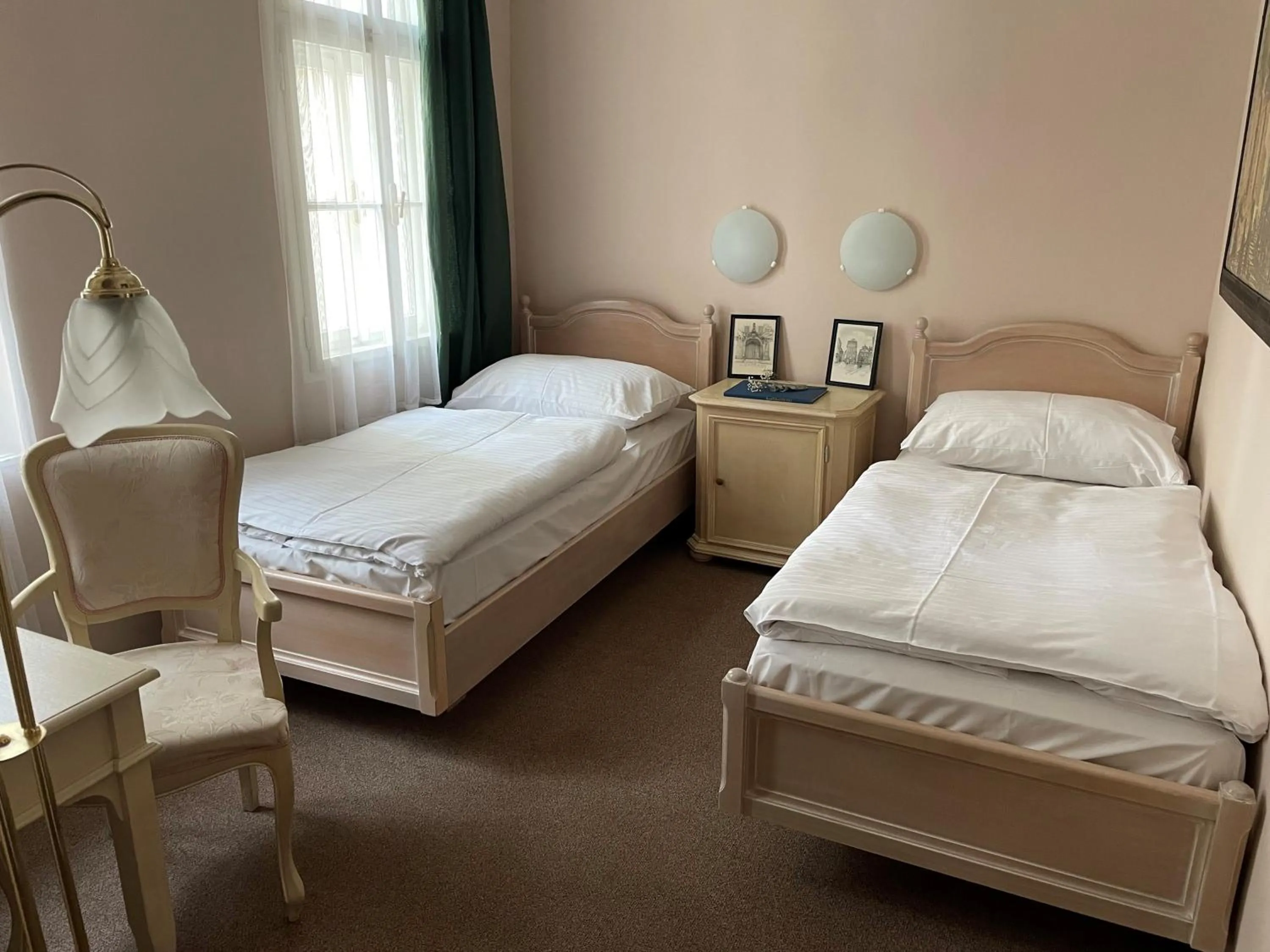 Photo of the whole room, Bed in U Cervene zidle - Red Chair Hotel