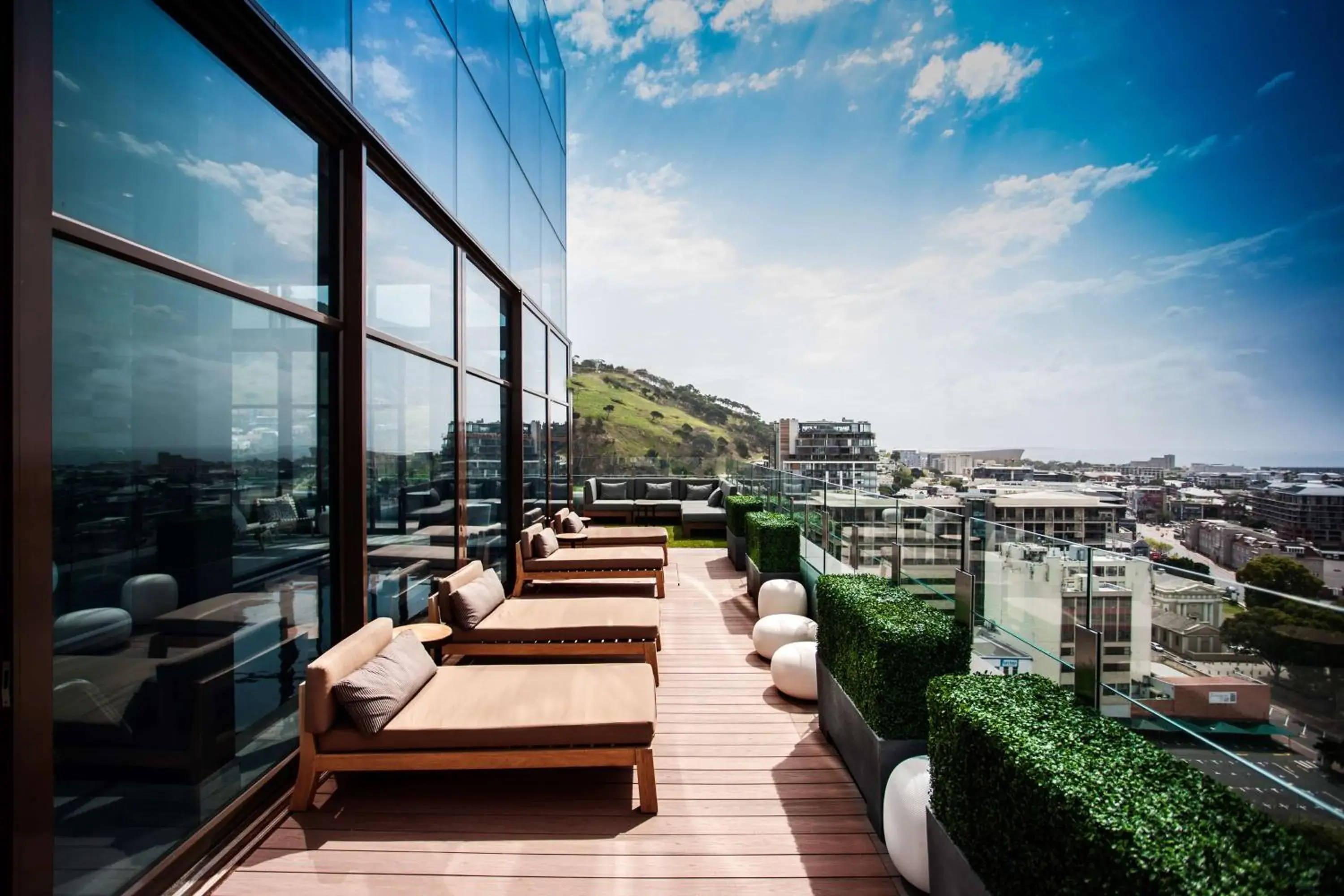 Pool view in SunSquare Cape Town City Bowl Pool view in SunSquare Cape Town City Bowl