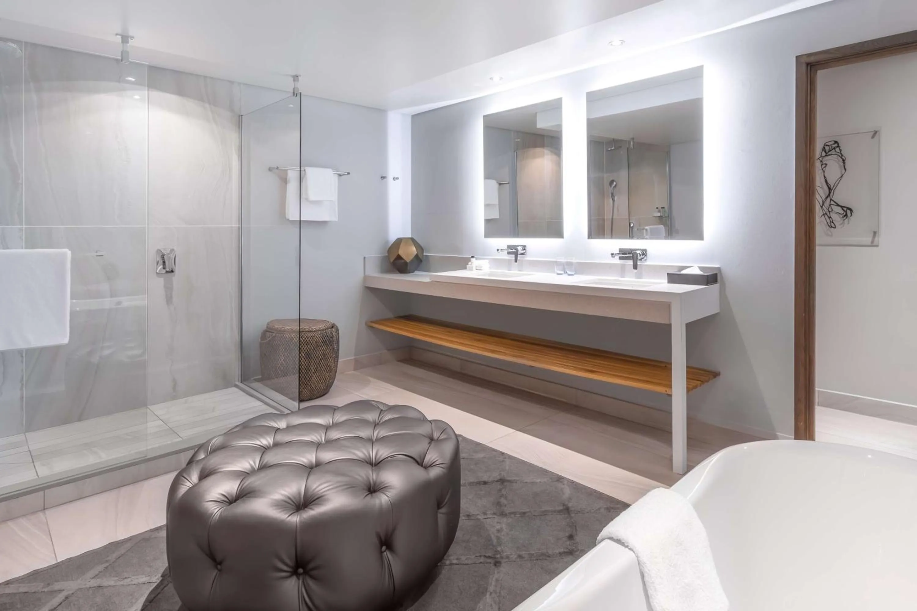 Bathroom, Bed in SunSquare Cape Town City Bowl