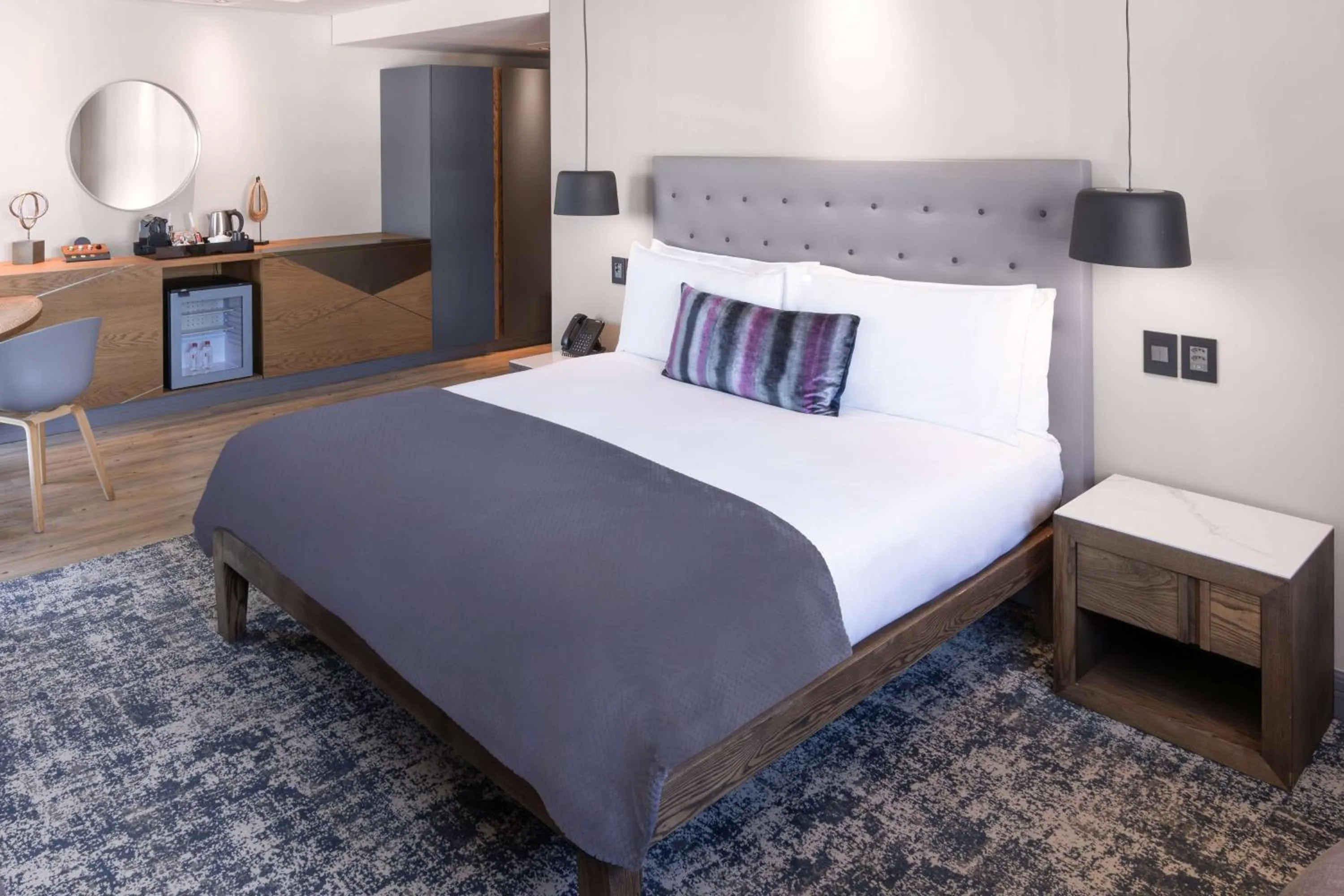 Photo of the whole room, Bed in SunSquare Cape Town City Bowl