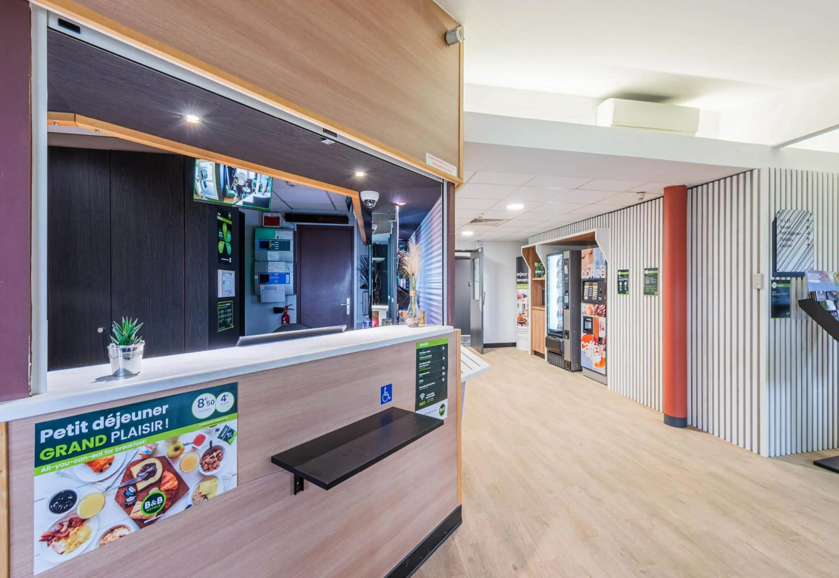 Lobby or reception in B&B HOTEL Mulhouse Kingersheim