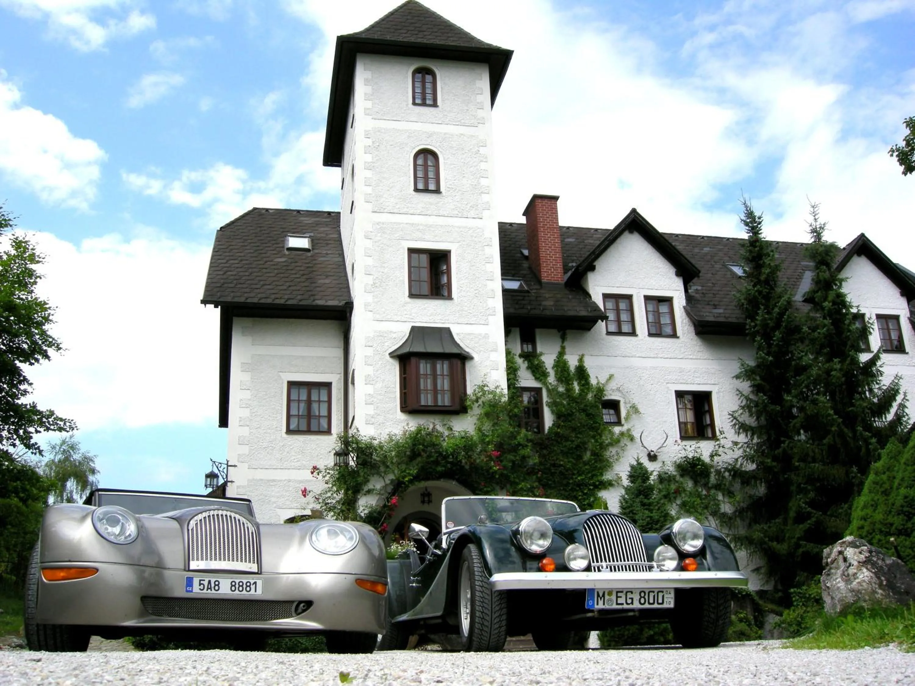 Facade/entrance in Aparthotel Schloss Thannegg