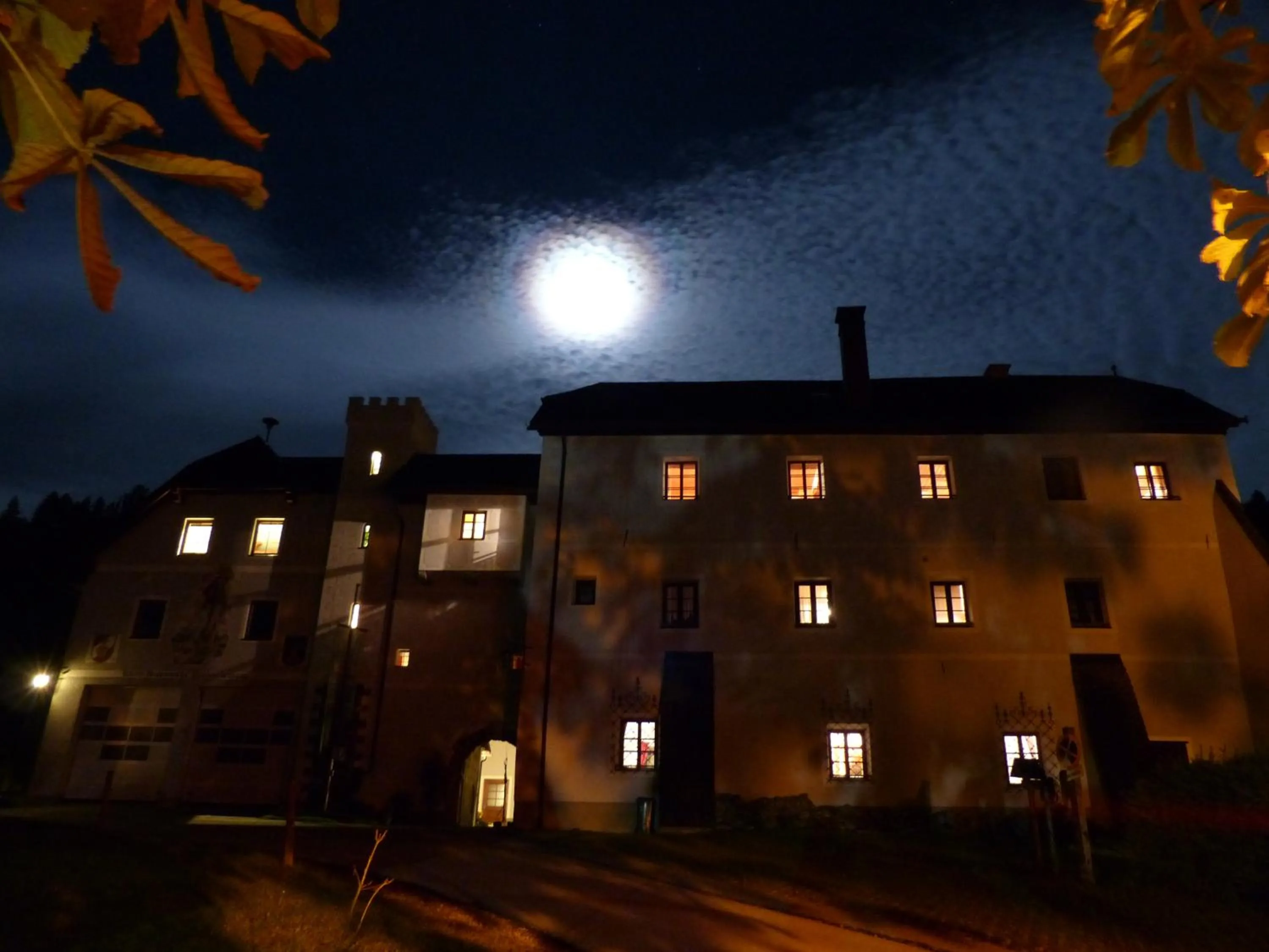 Facade/entrance in Aparthotel Schloss Thannegg