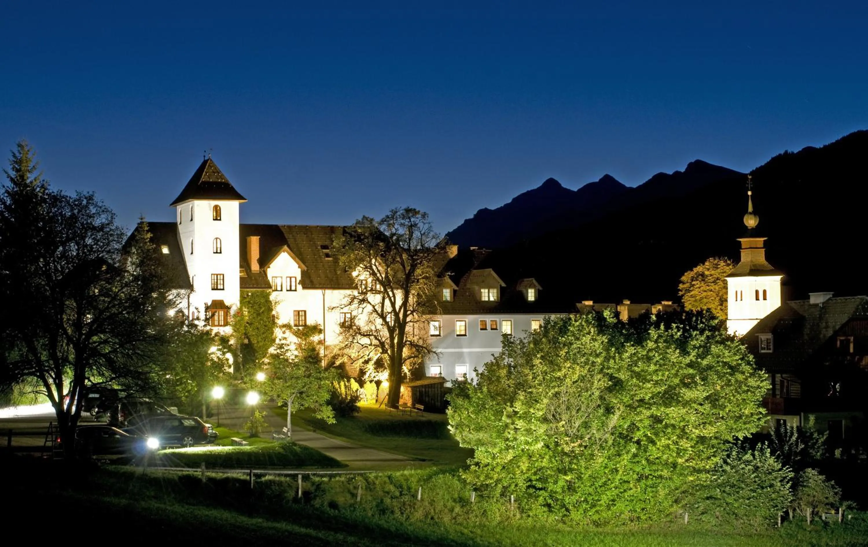 Facade/entrance in Aparthotel Schloss Thannegg