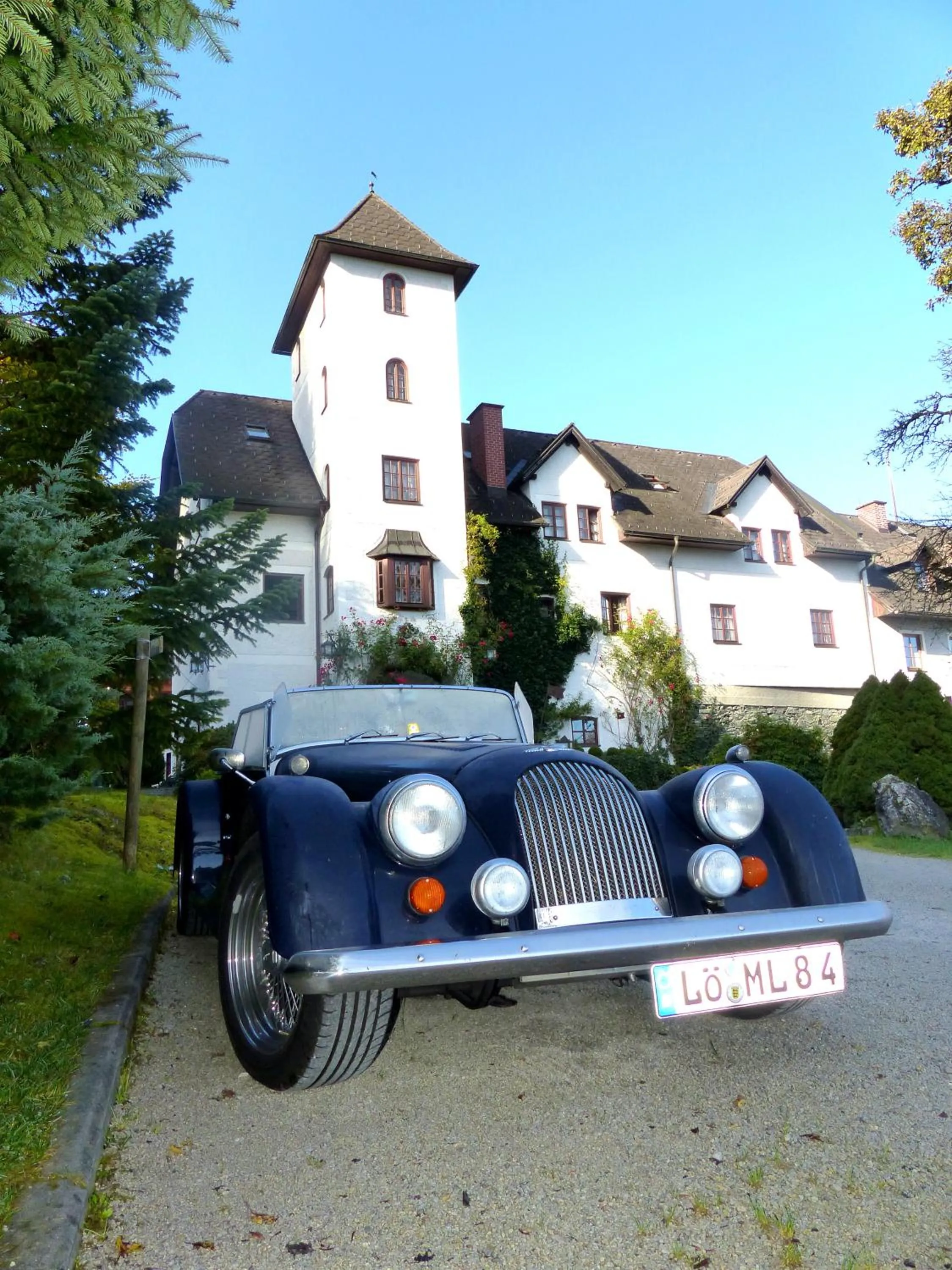 Facade/entrance in Aparthotel Schloss Thannegg