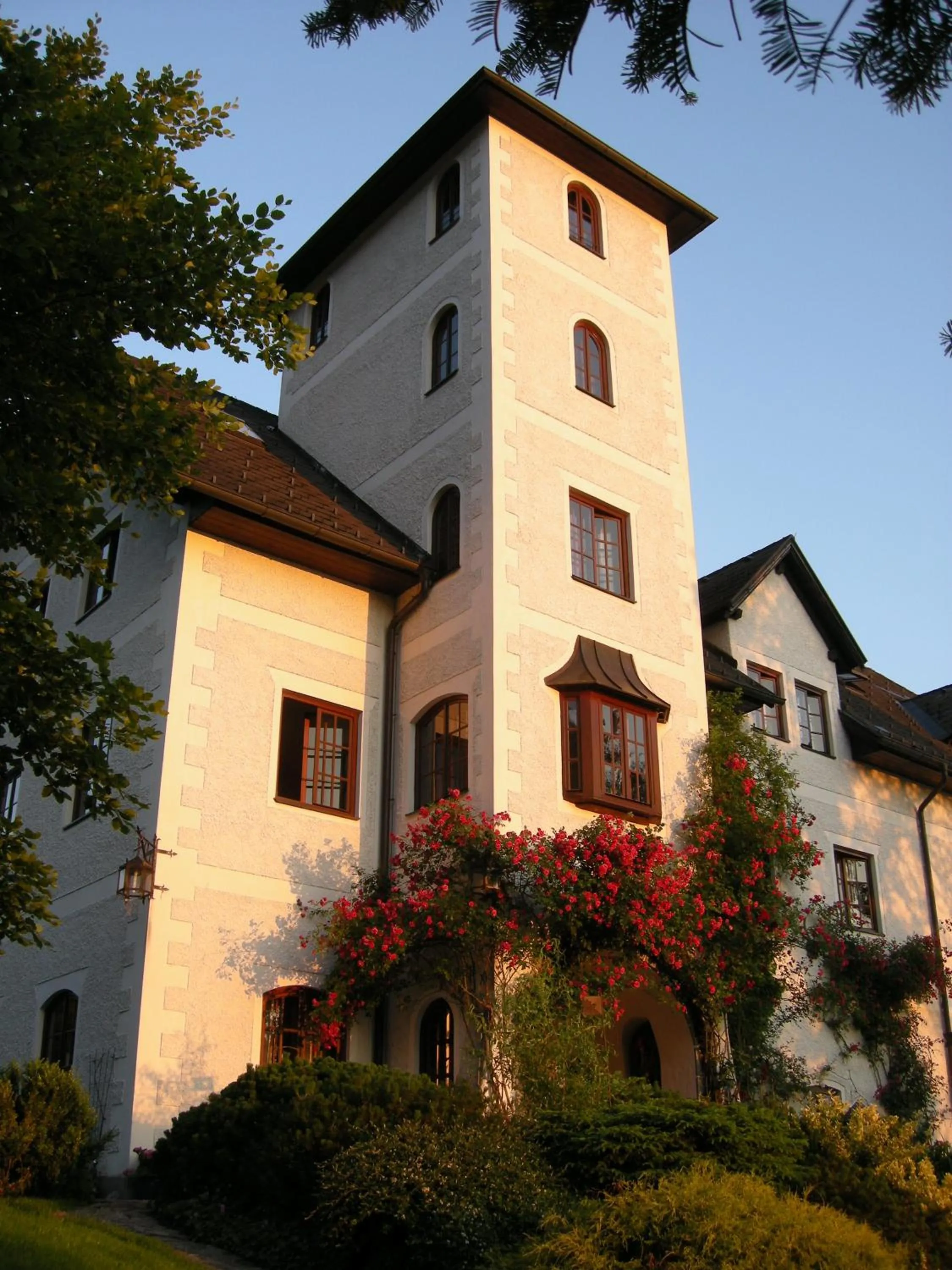 Facade/entrance in Aparthotel Schloss Thannegg