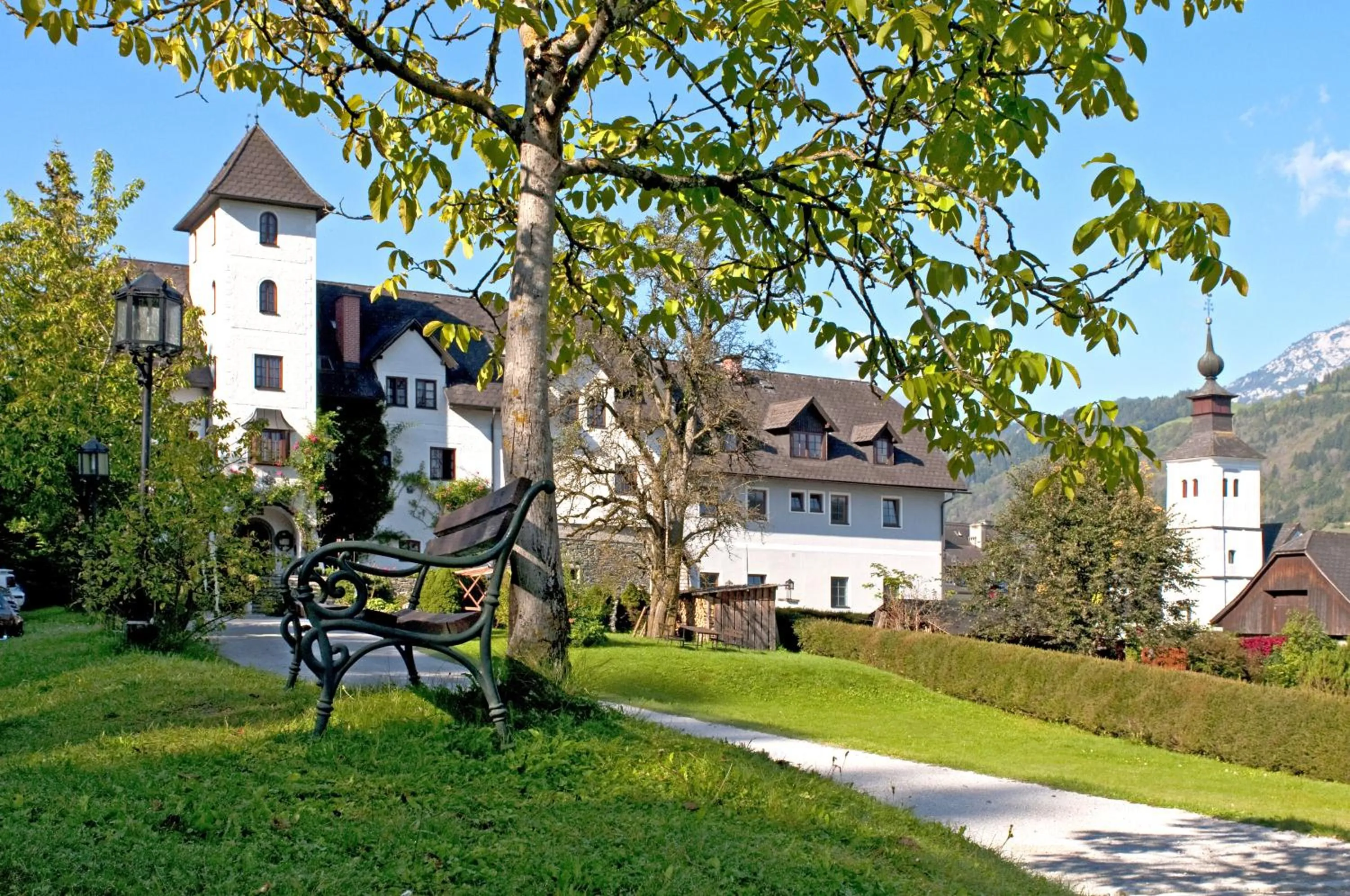 Facade/entrance in Aparthotel Schloss Thannegg
