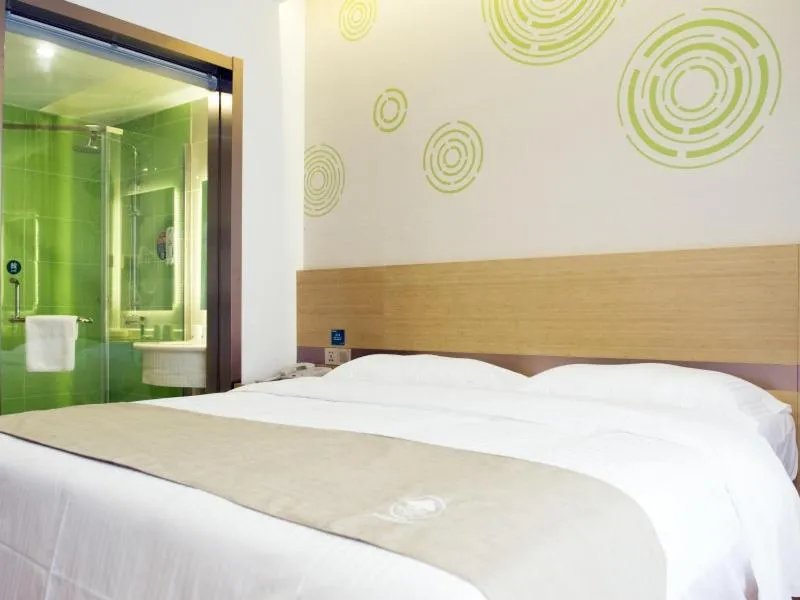 Bed in GreenTree Inn Nantong Qidong Lvsi Harbour Express Hotel