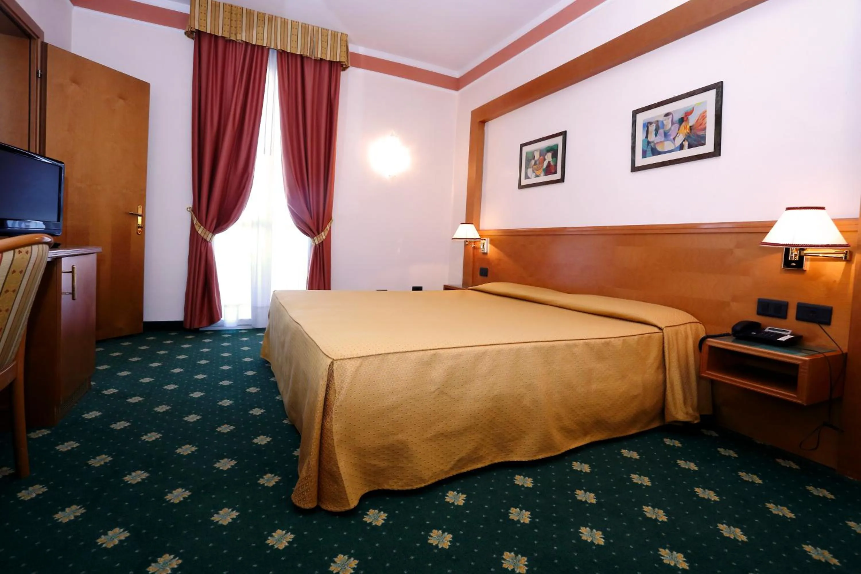 Photo of the whole room, Bed in Hotel Estense