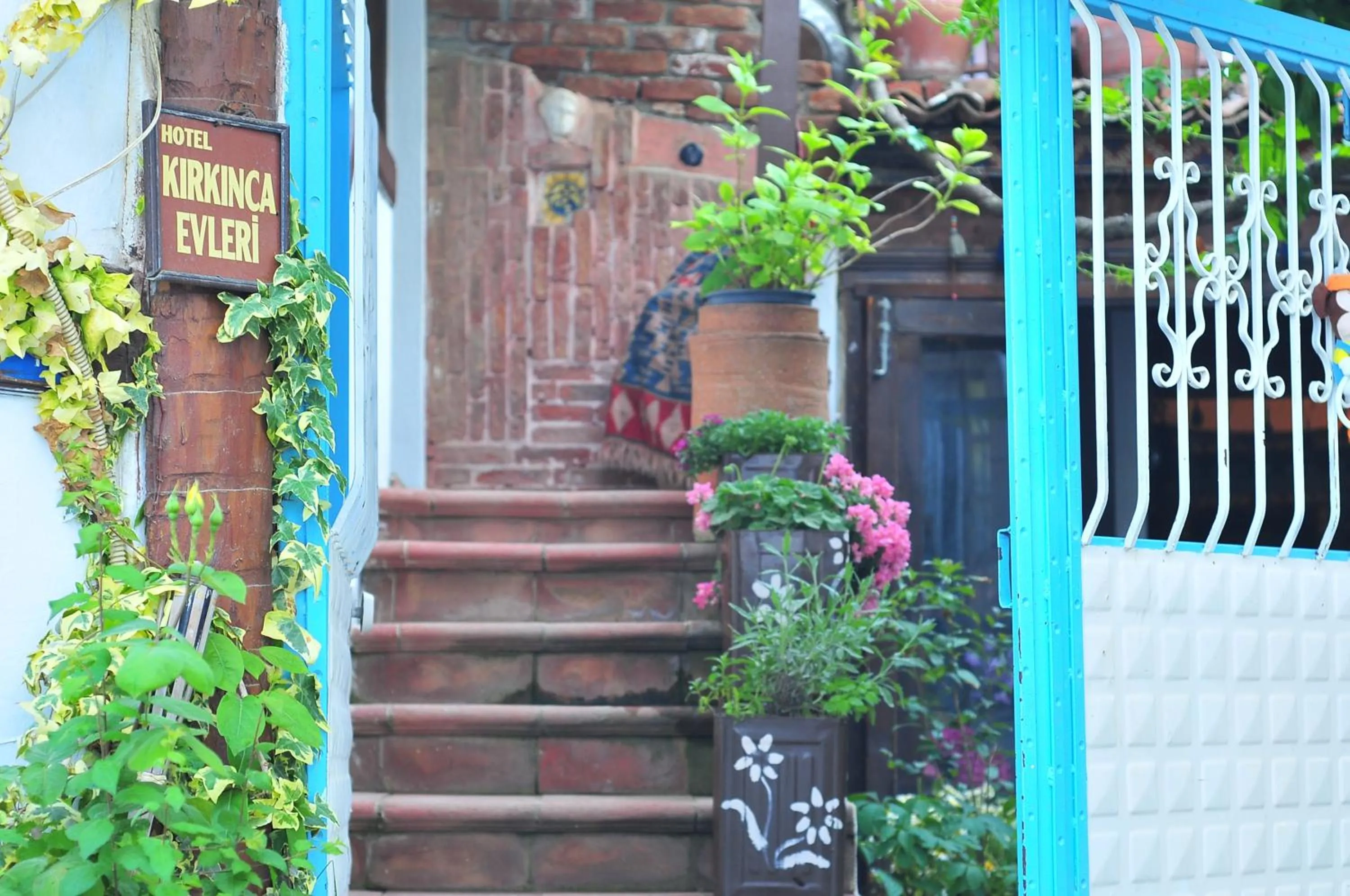 Facade/entrance in Kirkinca Hotel