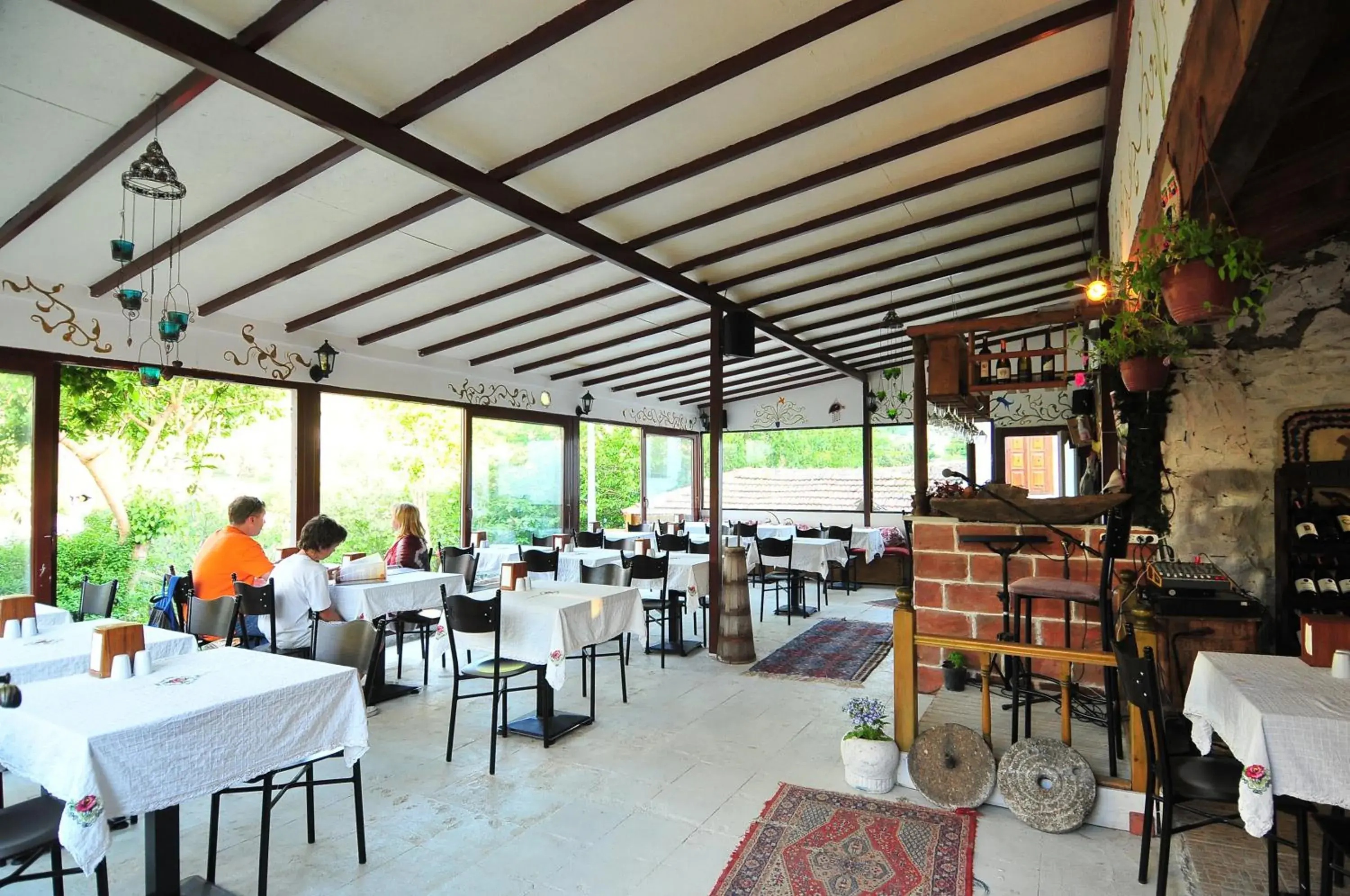 Restaurant/places to eat in Kirkinca Hotel Restaurant/places to eat in Kirkinca Hotel