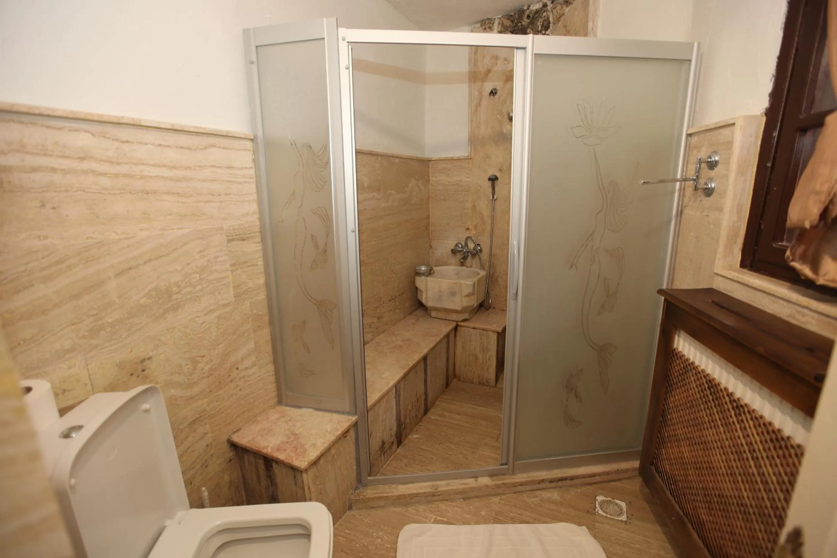 Bathroom in Kirkinca Hotel