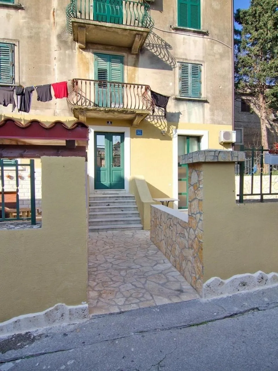 Facade/entrance in Apartments Sanda