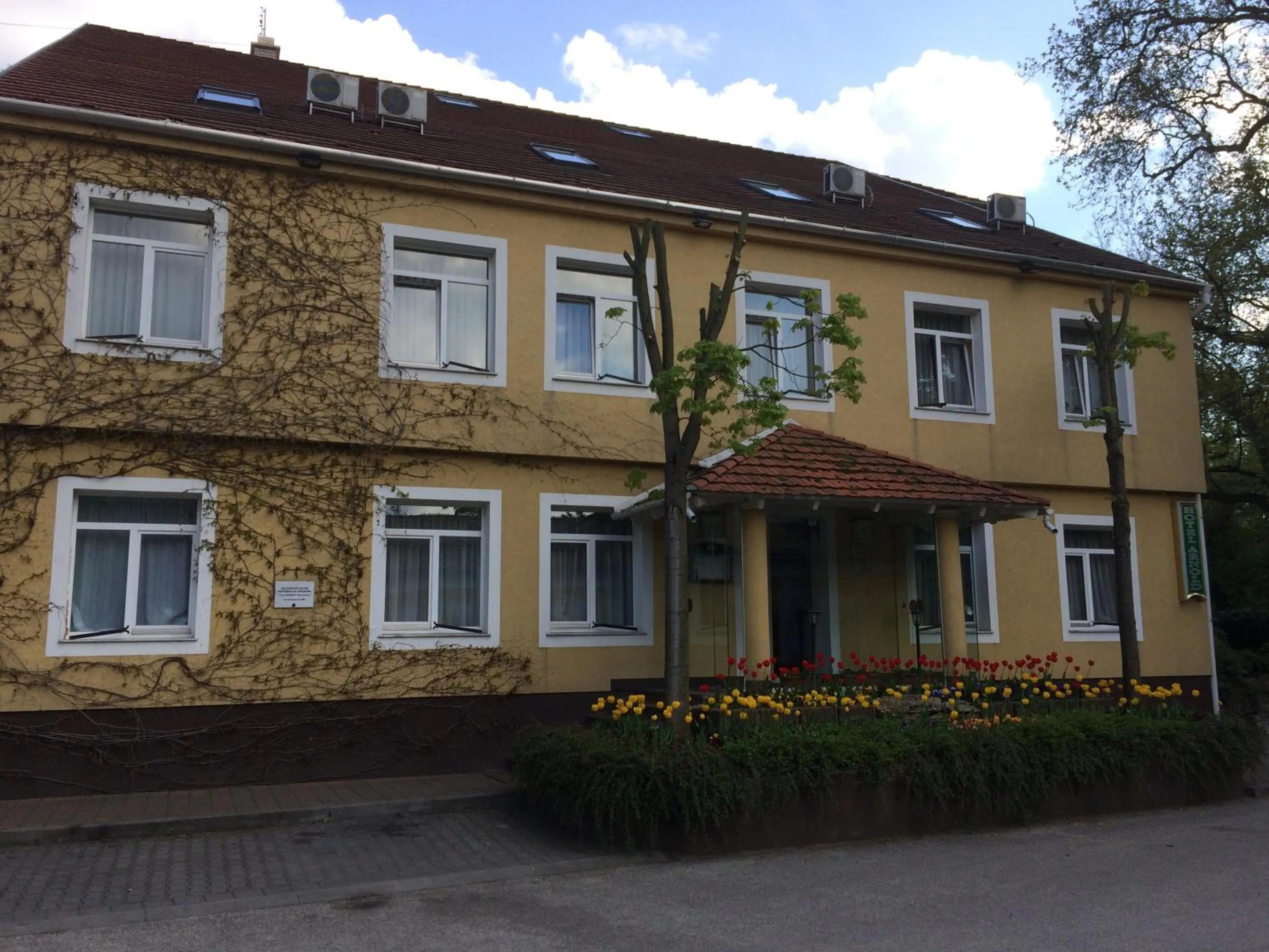 Facade/entrance in Hotel Arnold