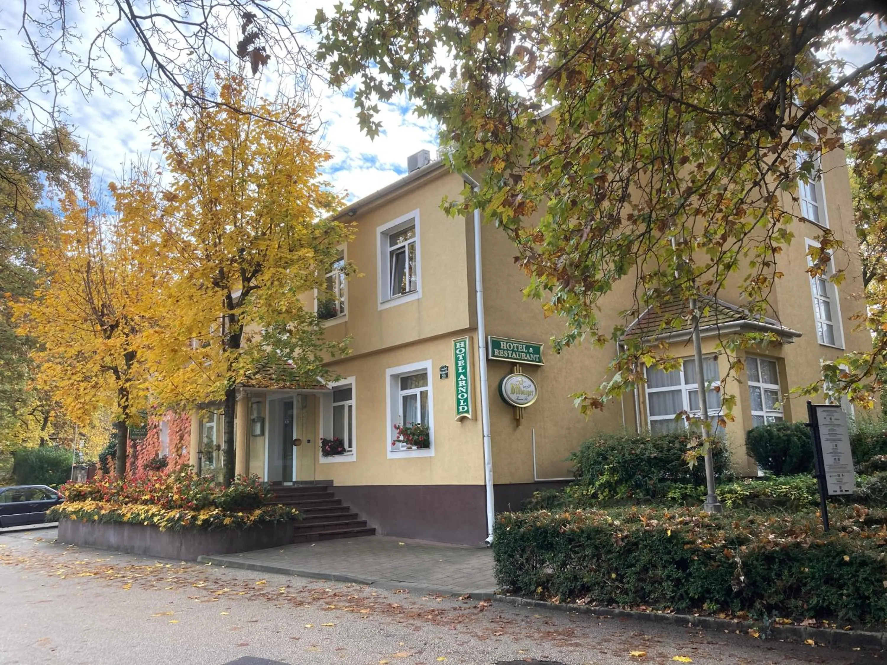 Property building in Hotel Arnold