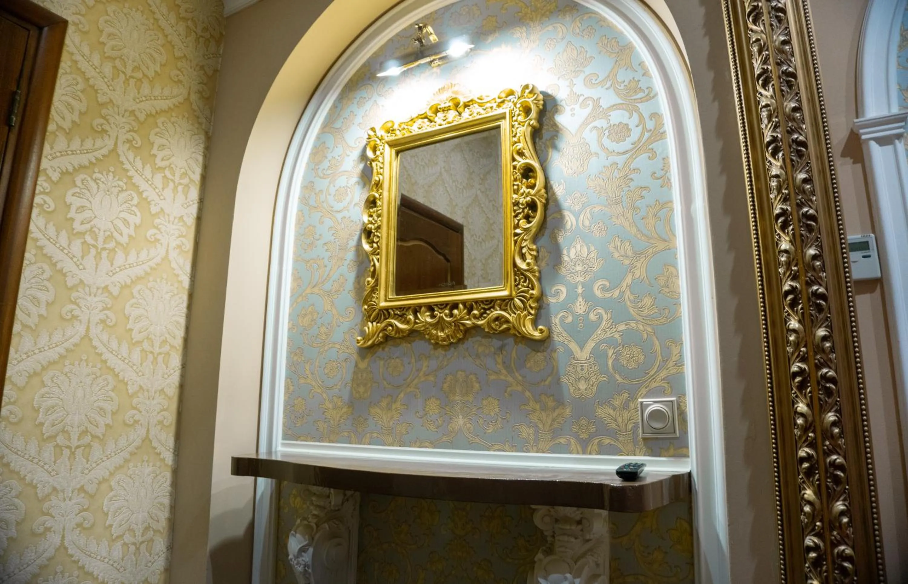 Photo of the whole room in De Paris Hotel