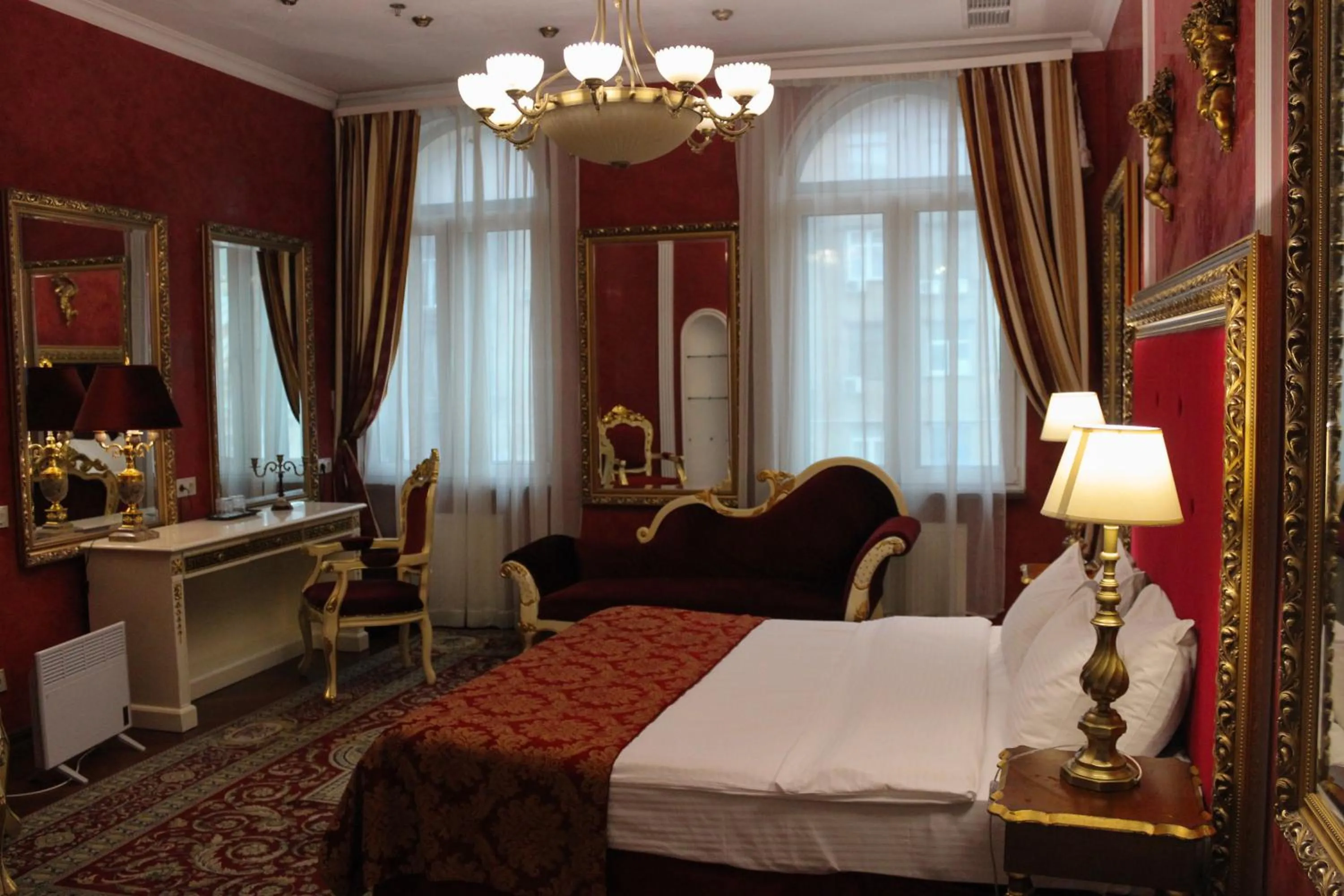 Bedroom, Bed in De Paris Hotel