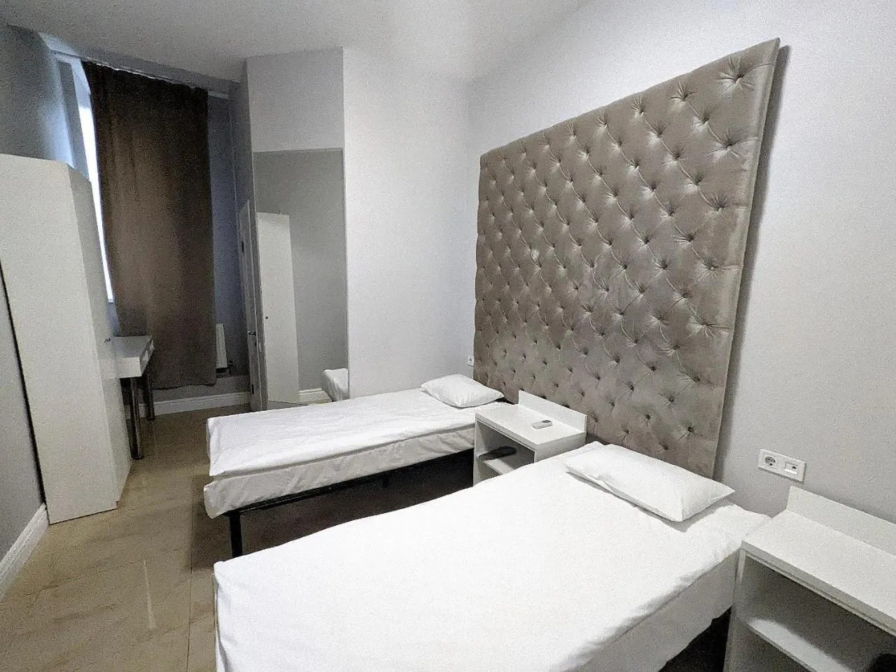 Photo of the whole room, Bed in De Paris Hotel