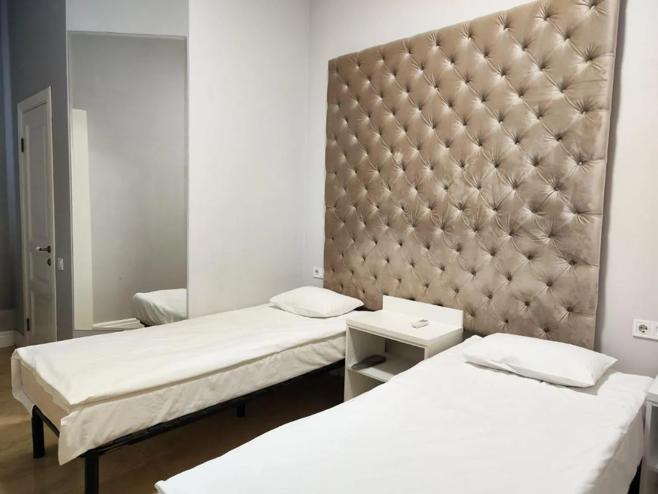 Bedroom, Bed in De Paris Hotel