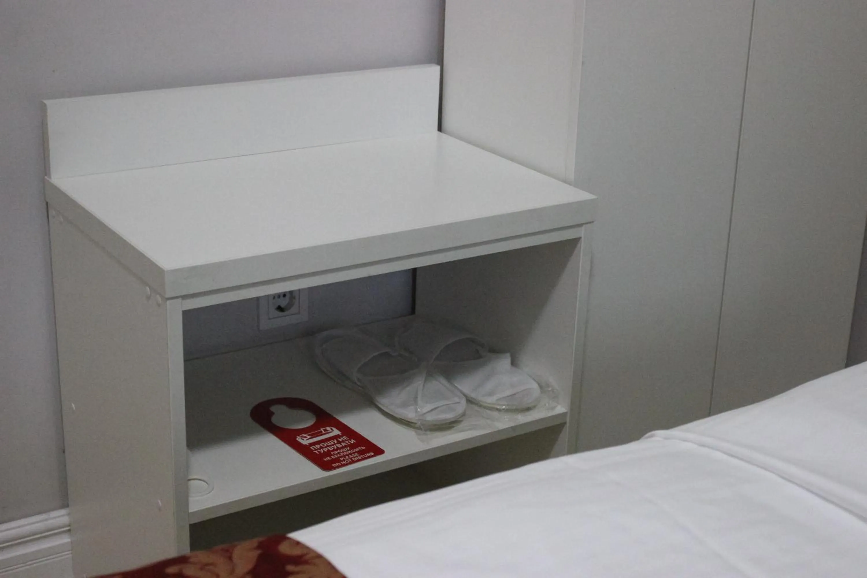 wardrobe, Bed in De Paris Hotel