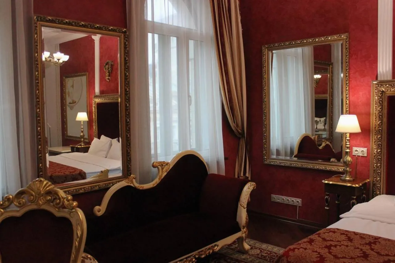 Bedroom, Bed in De Paris Hotel