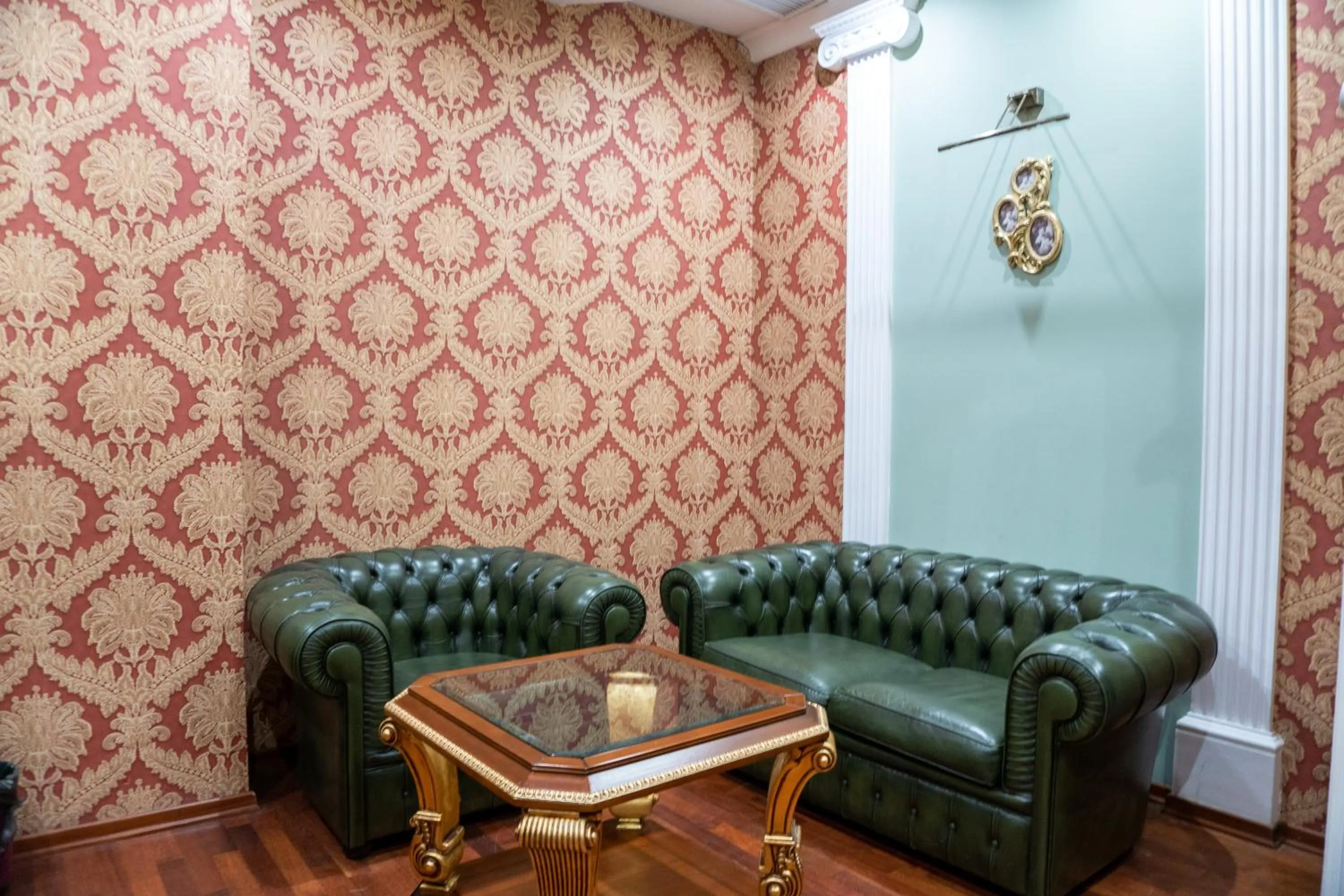 Living room in De Paris Hotel