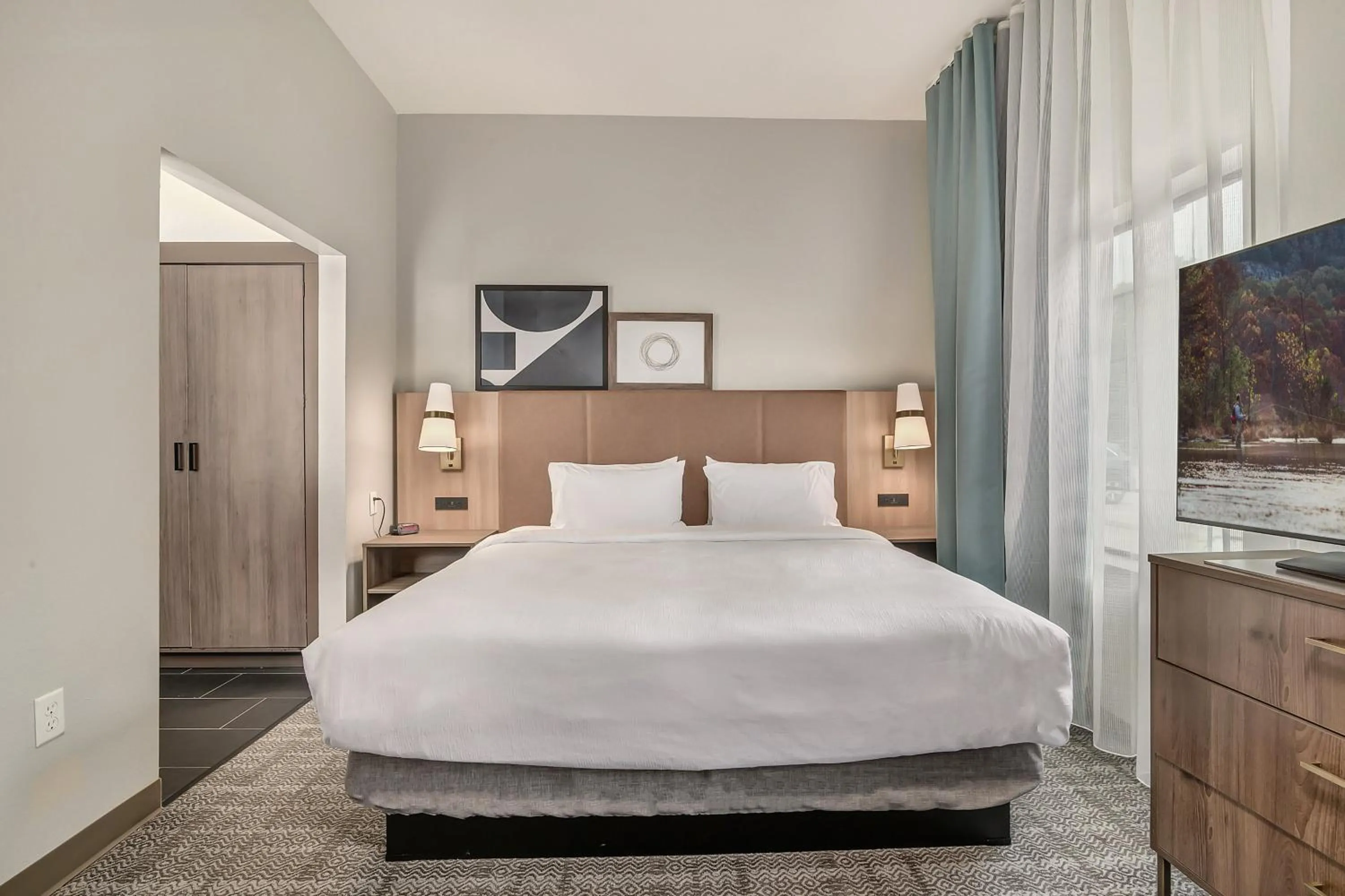 Photo of the whole room, Bed in Staybridge Suites Tyler University Area by IHG